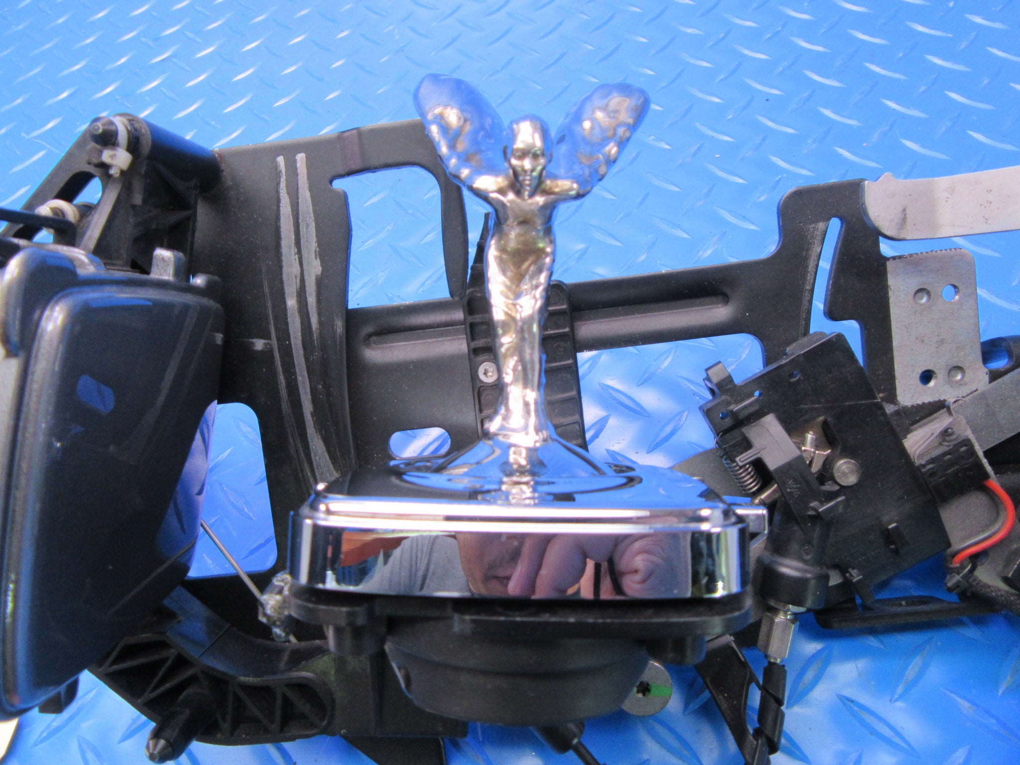 Rolls Royce Cullinan left rear bumper end panel #0065