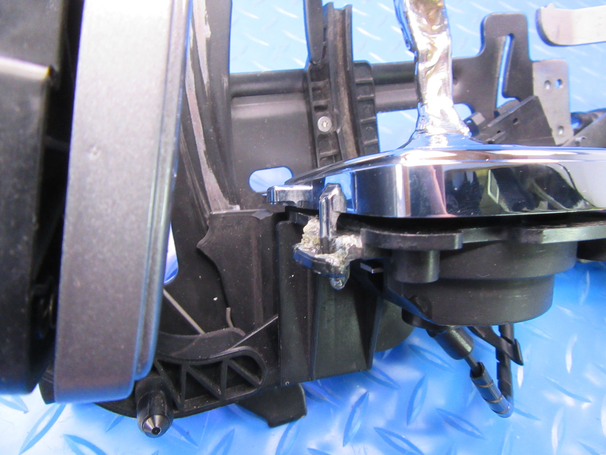 Rolls Royce Cullinan left rear bumper end panel #0065