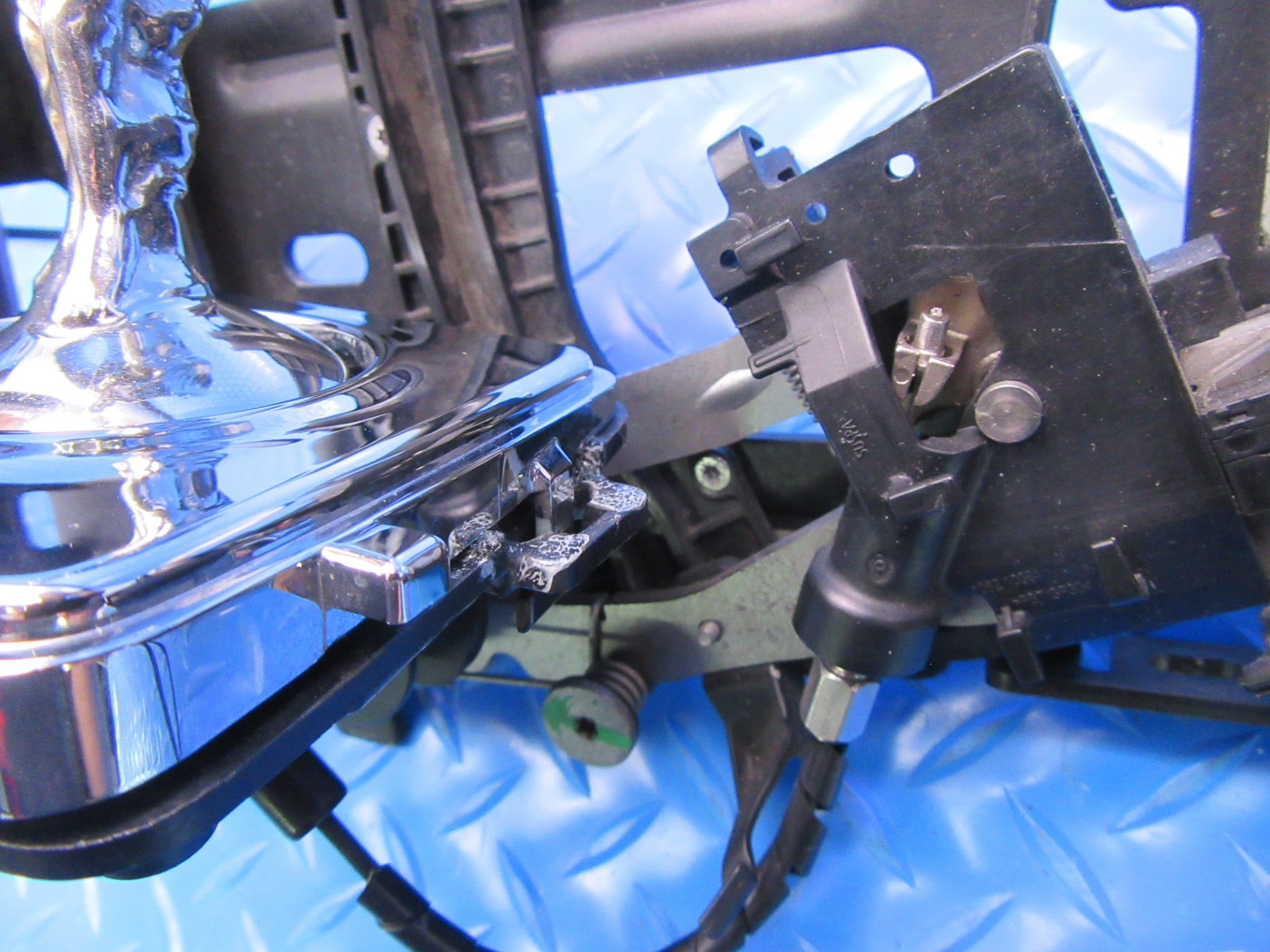 Rolls Royce Cullinan left rear bumper end panel #0065