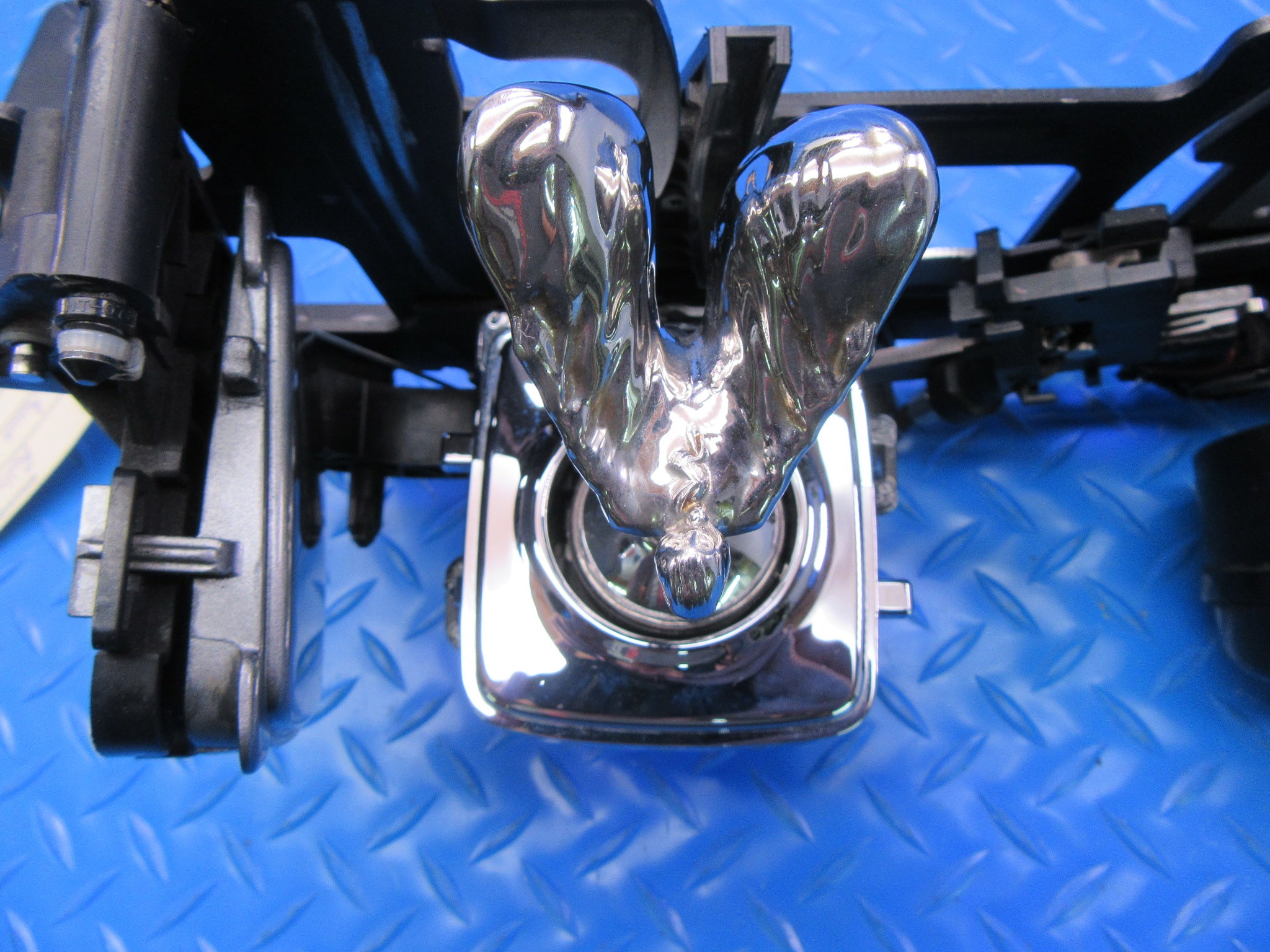 Rolls Royce Cullinan left rear bumper end panel #0065