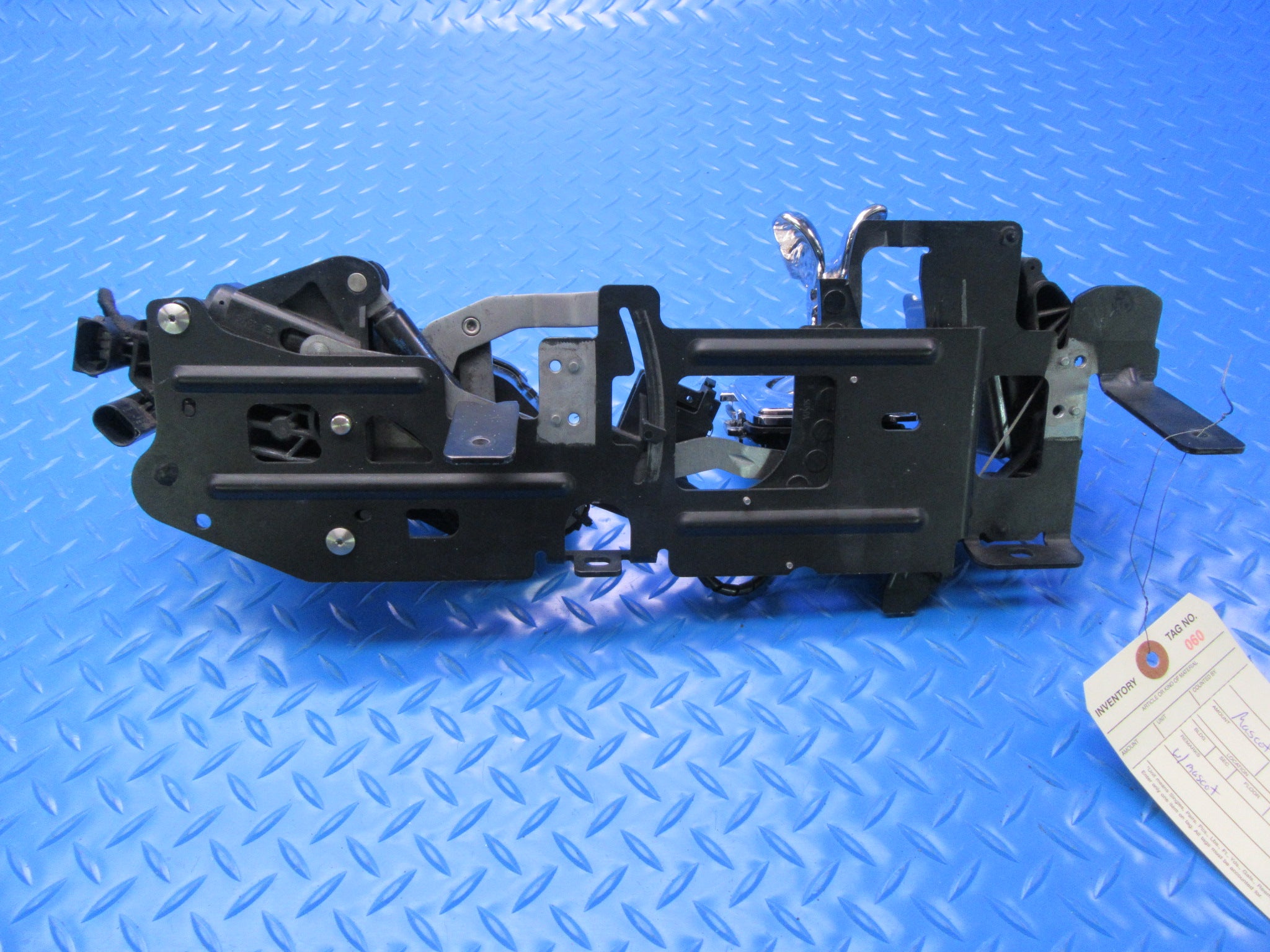 Rolls Royce Cullinan left rear bumper end panel #0065