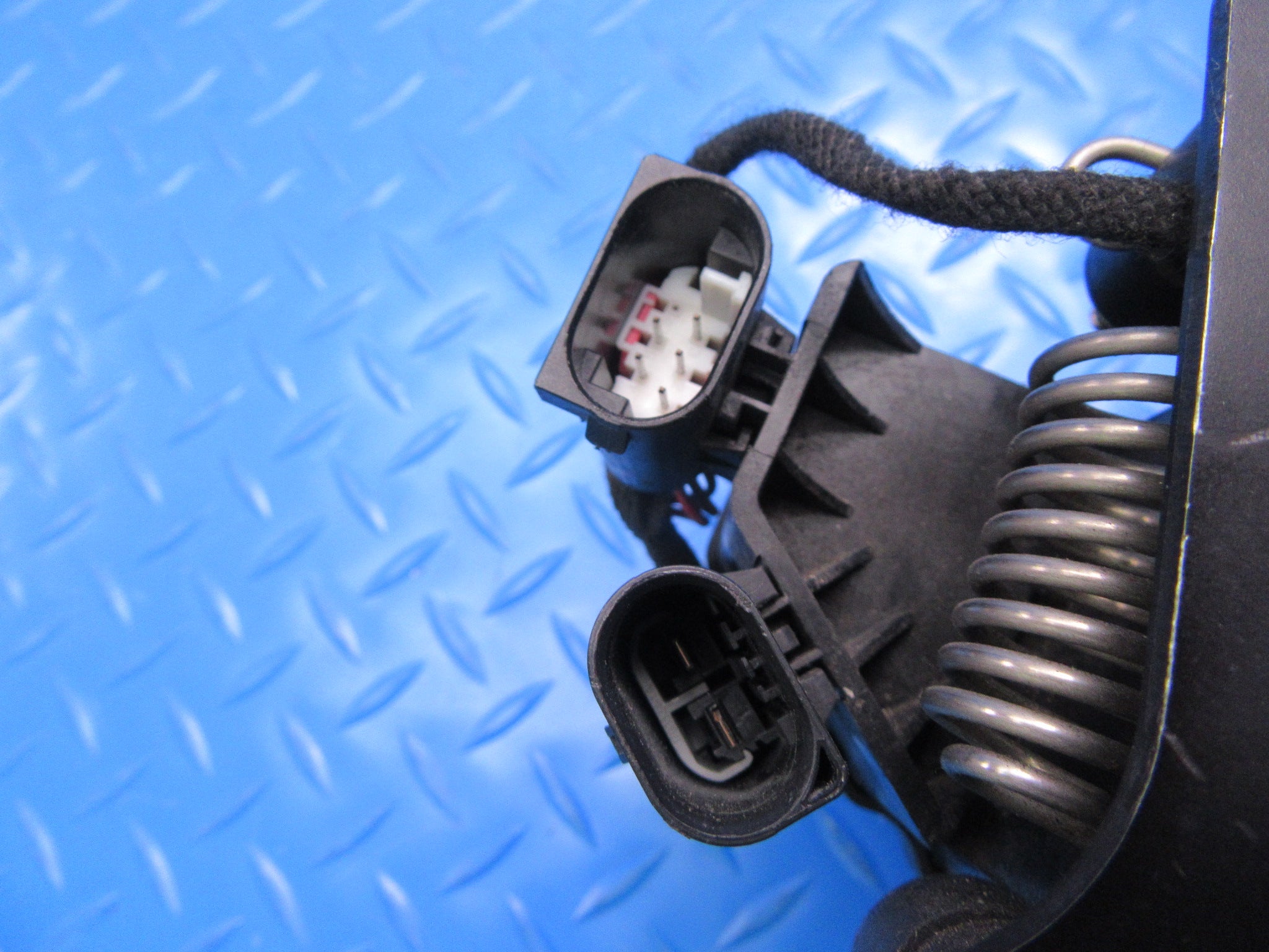 Rolls Royce Cullinan left rear bumper end panel #0065