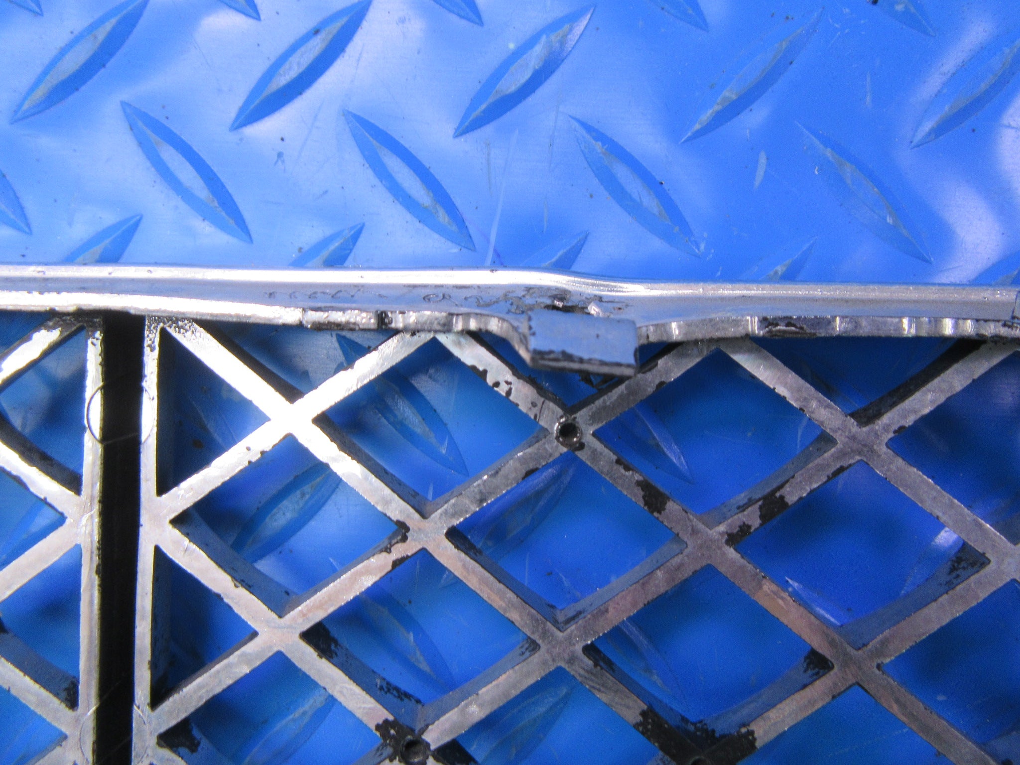 Bentley Continental GT GTC center front bumper grille painted silver #0052