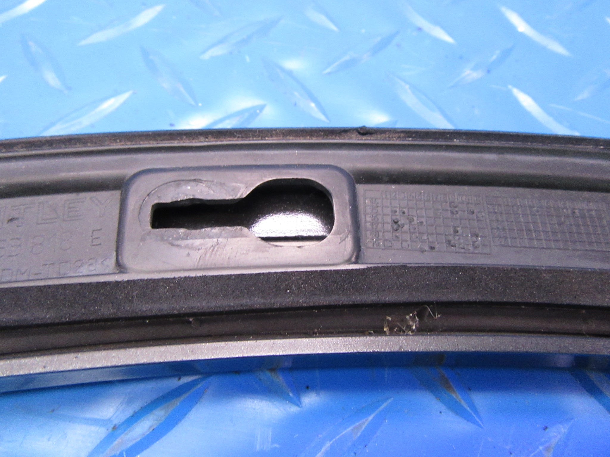 Bentley Bentayga right rear wheel arch trim #0061