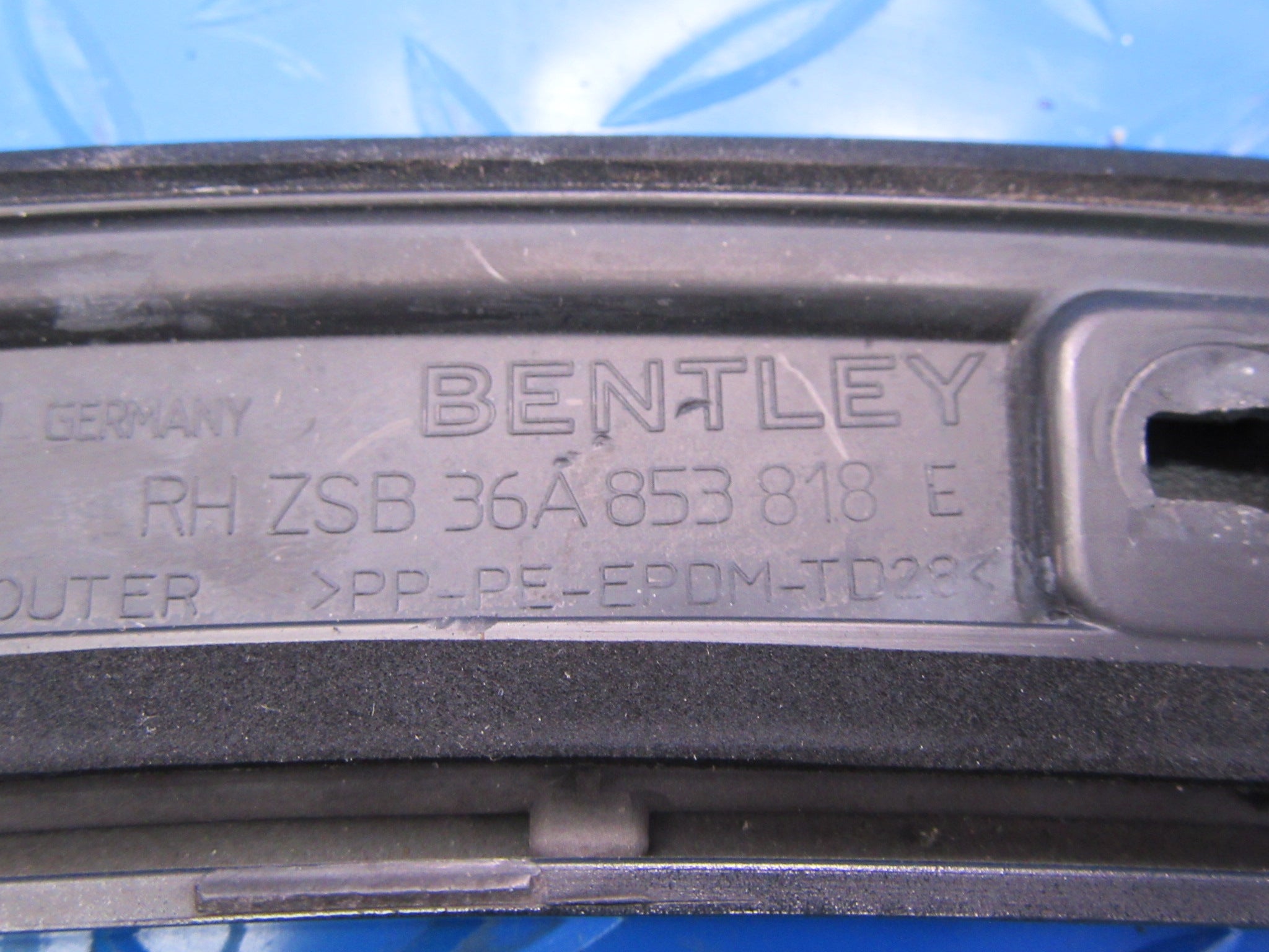 Bentley Bentayga right rear wheel arch trim #0061