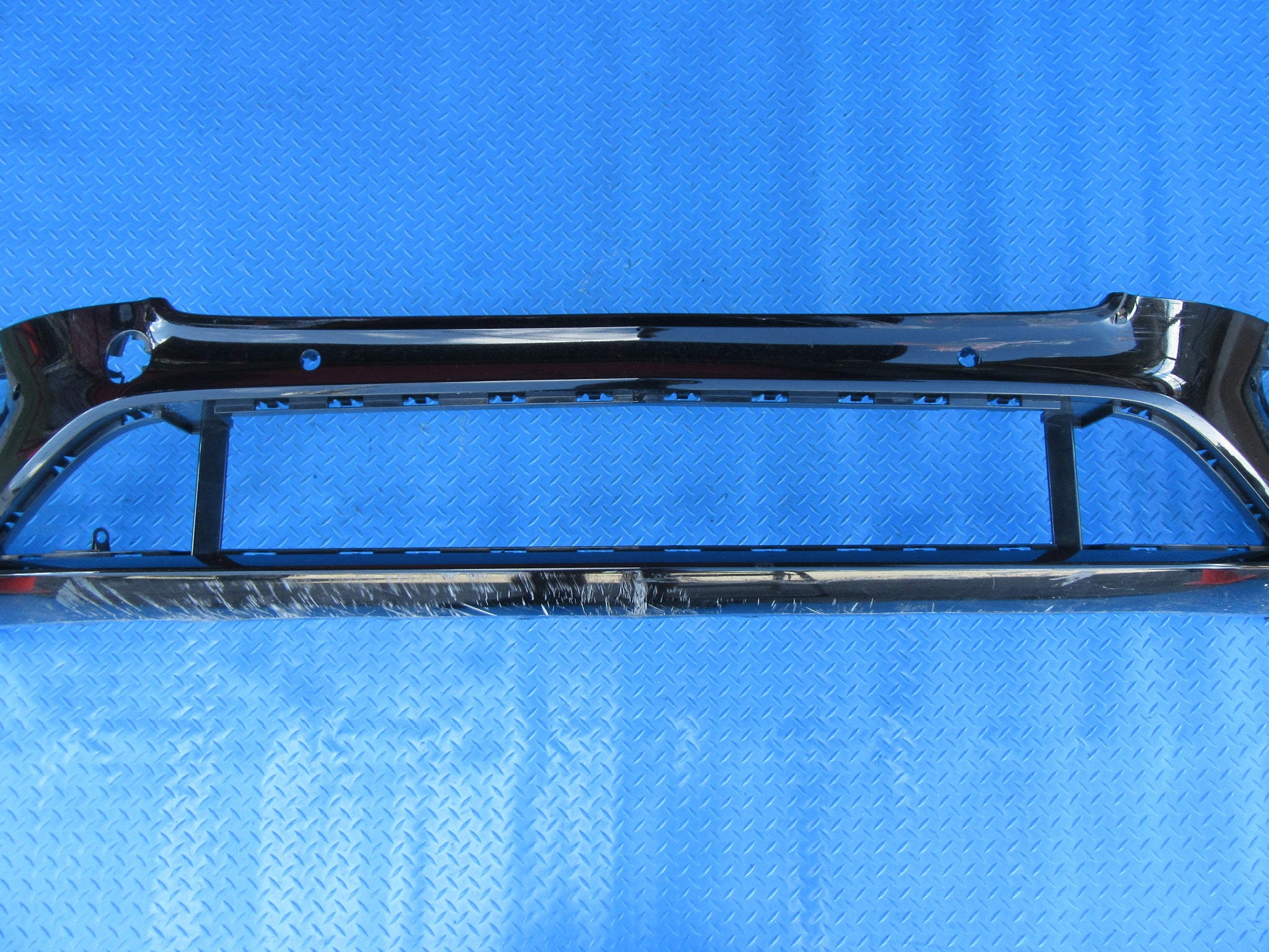 Bentley Bentayga front bumper cover #0076