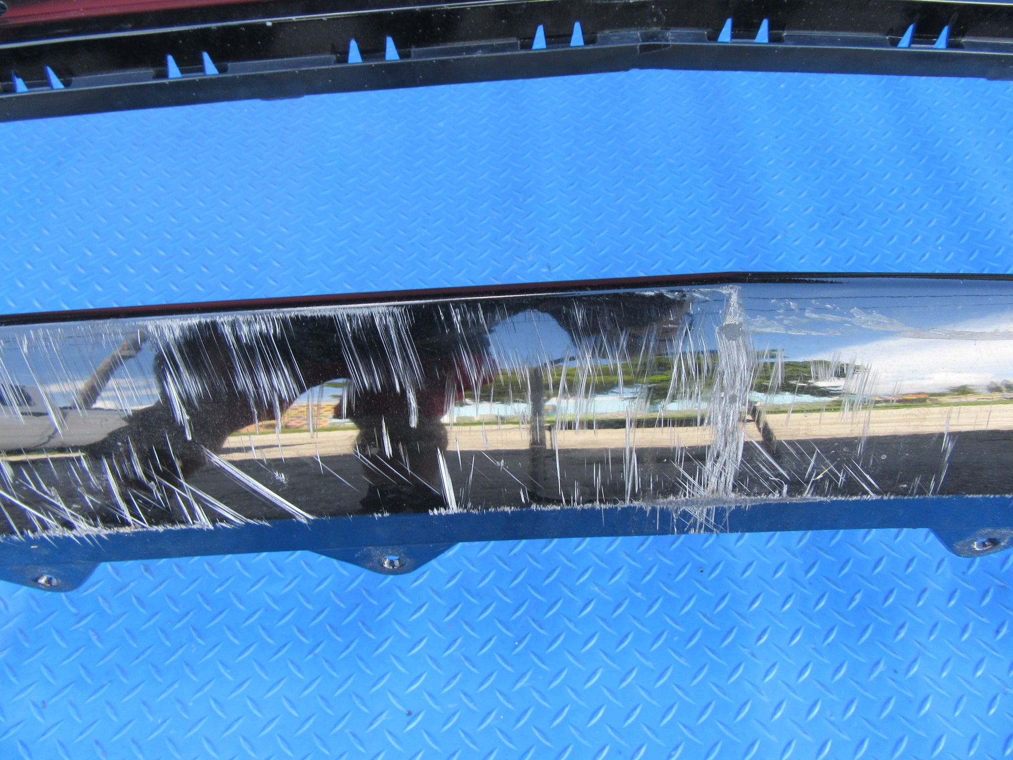 Bentley Bentayga front bumper cover #0076