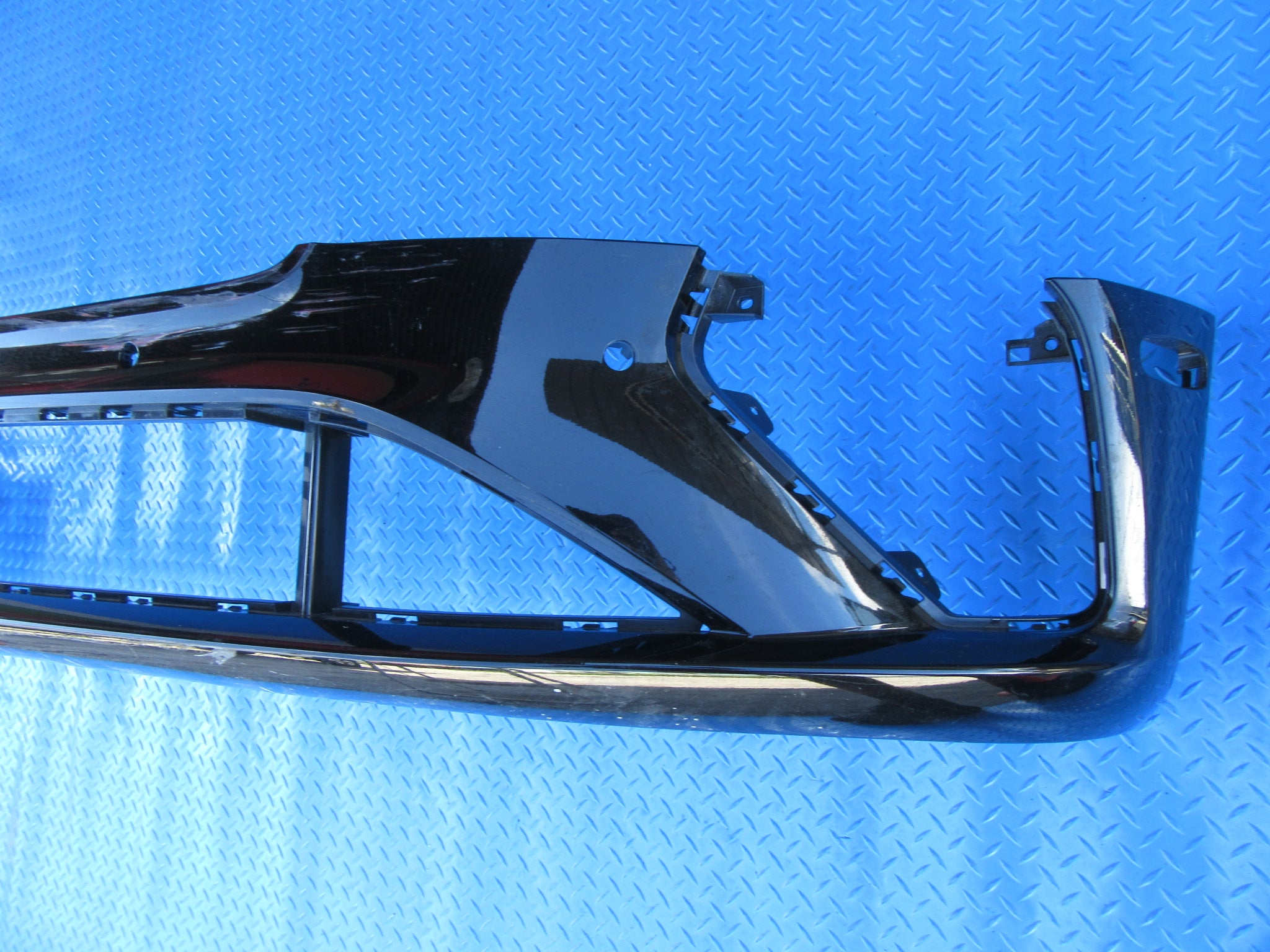 Bentley Bentayga front bumper cover #0076