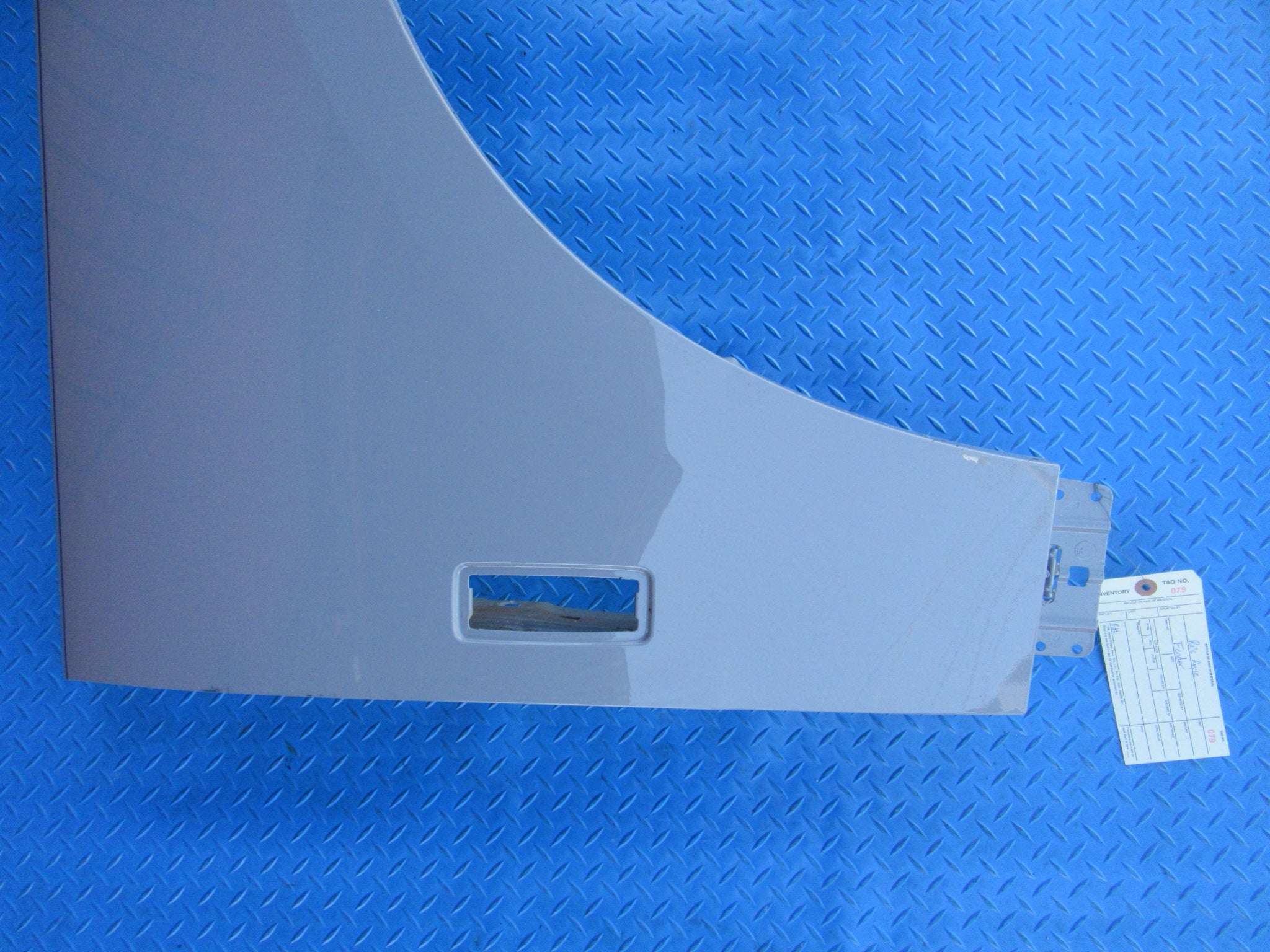 Rolls Royce Cullinan right fender #0079