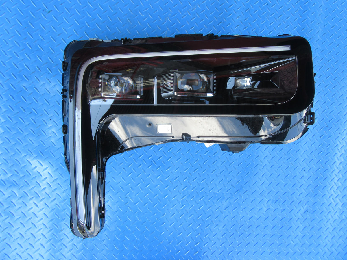 Rolls Royce Cullinan right headlight #0068