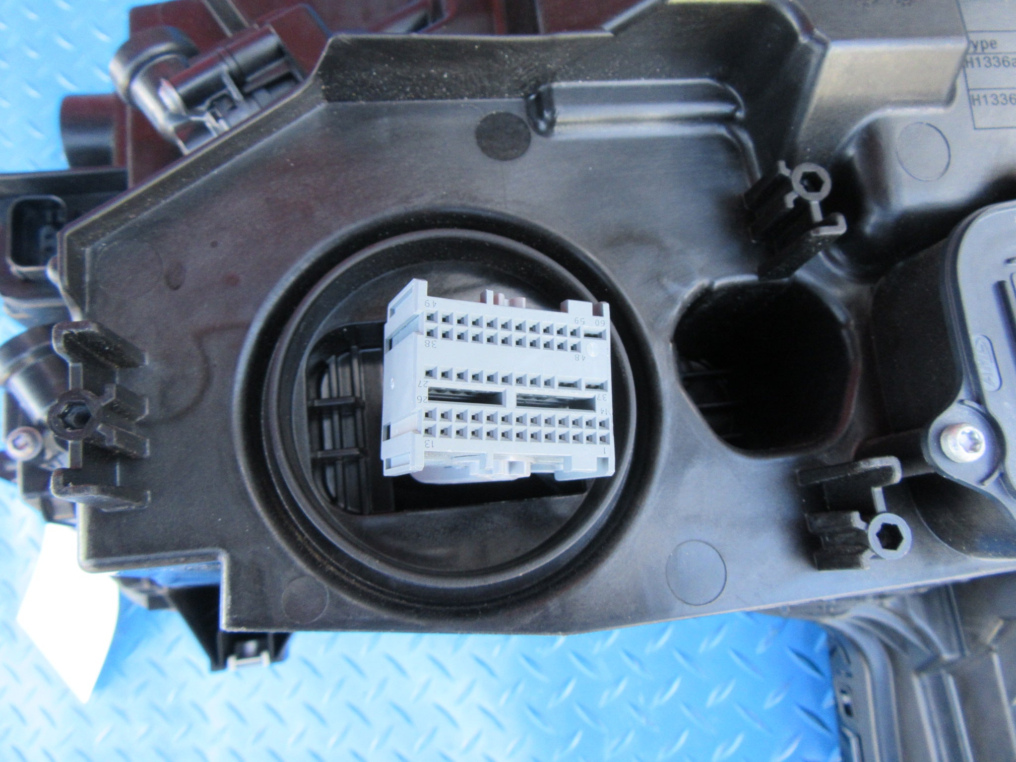 Rolls Royce Cullinan right headlight #0068