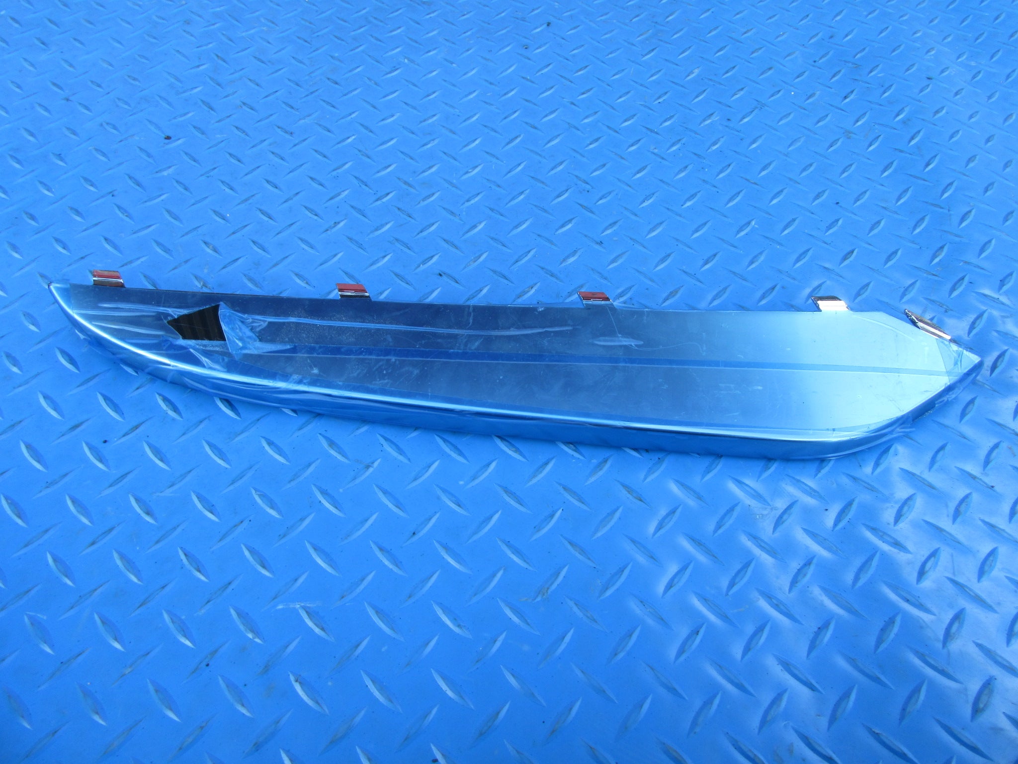 Rolls Royce Cullinan left front bumper chrome grille trim NEW #0067