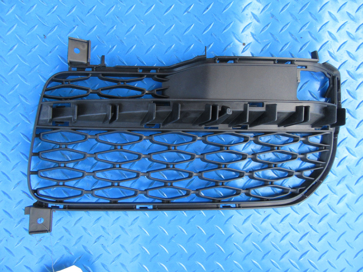 Rolls Royce Cullinan right front bumper grille NEW #0071