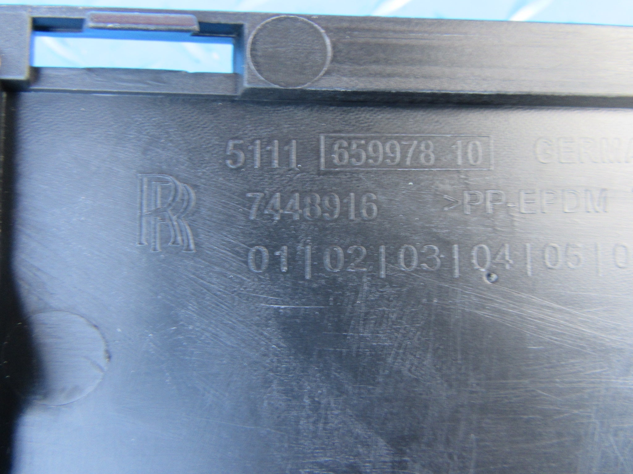 Rolls Royce Cullinan right front bumper grille NEW #0071