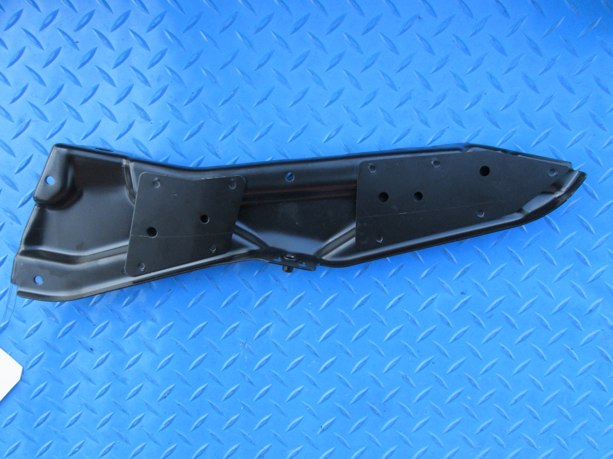 Bentley Bentayga right intercooler bracket NEW #0083