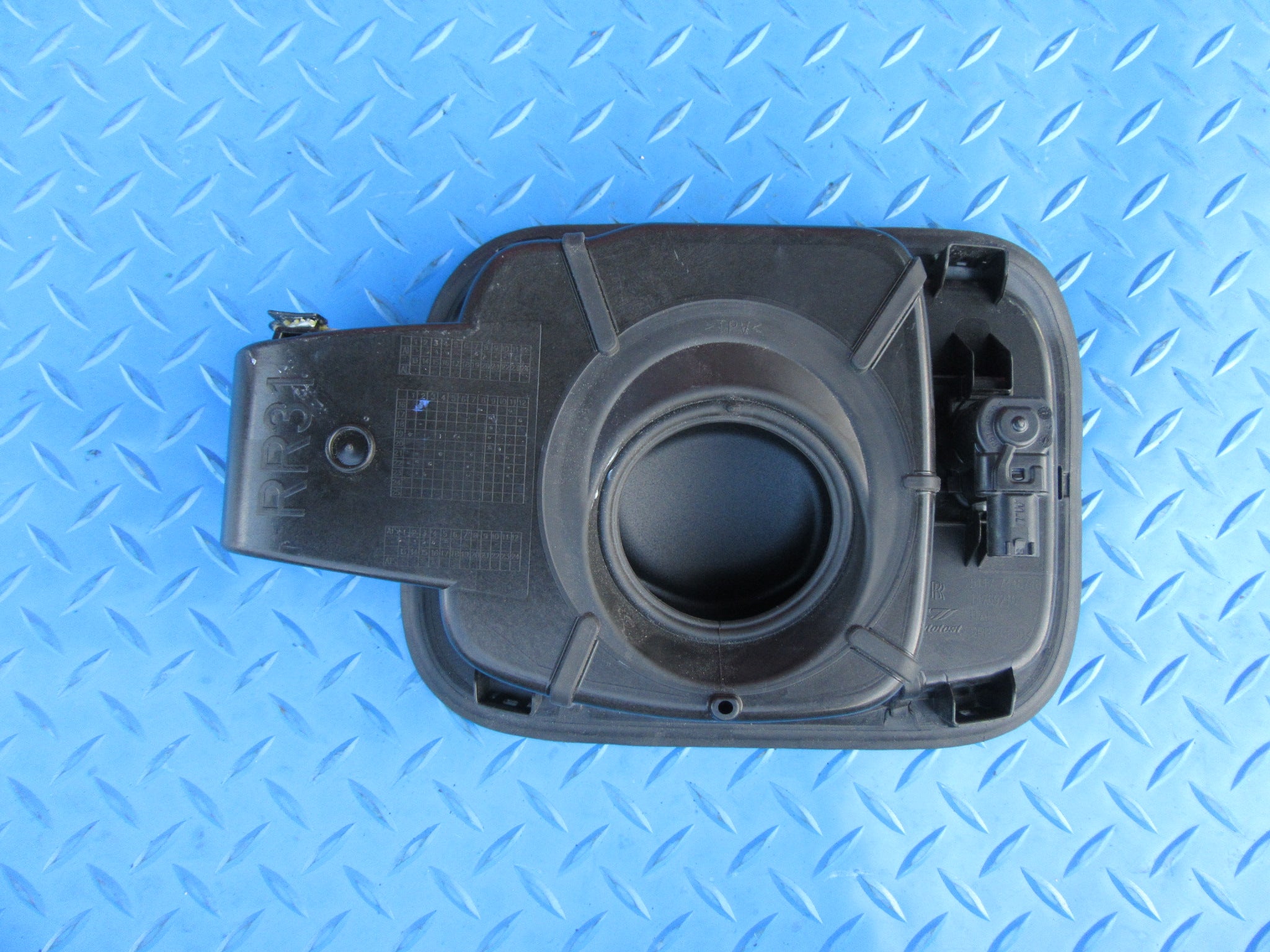 Rolls Royce Cullinan fuel filler door housing cover pot NEW #0084