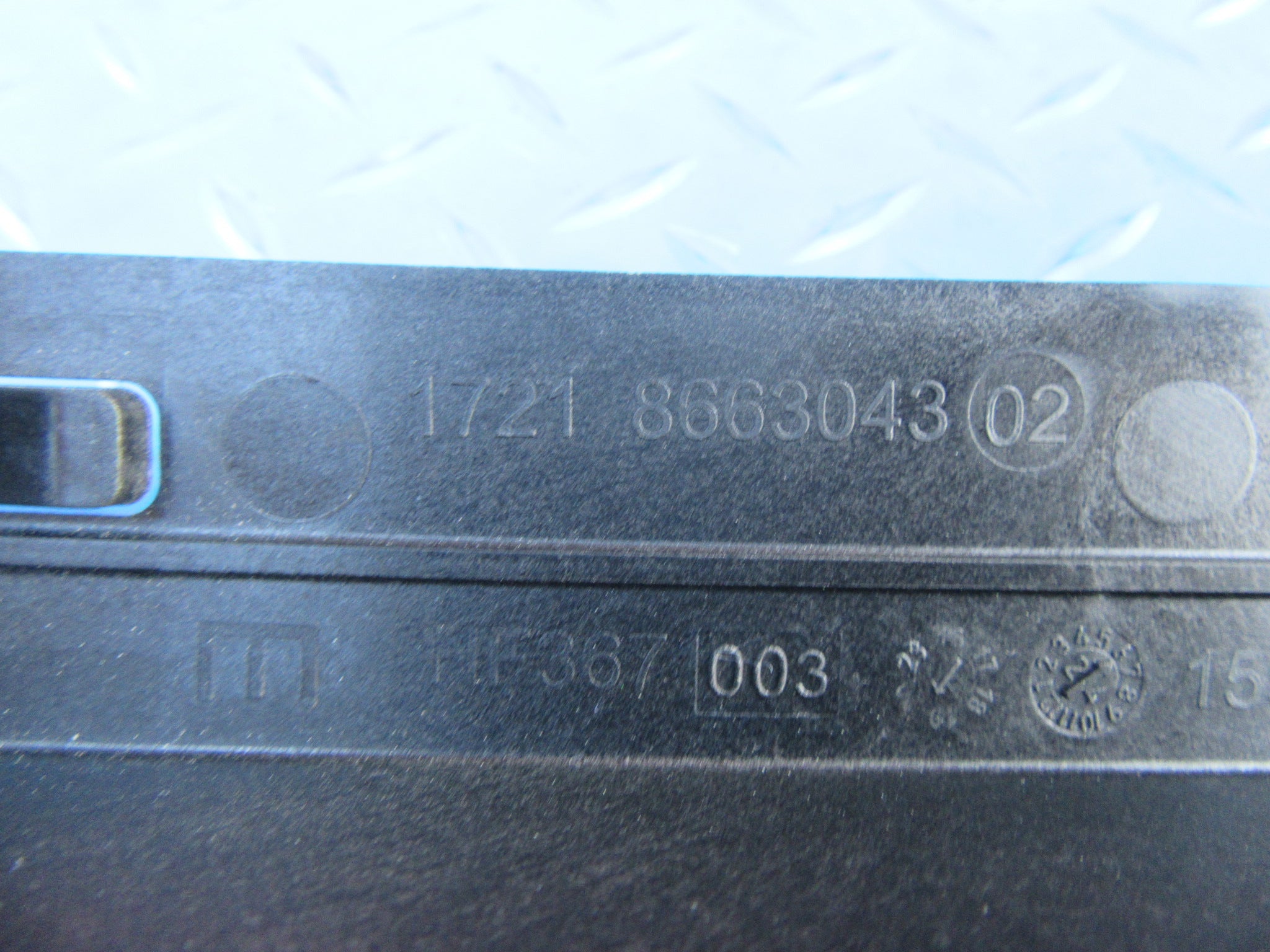 Rolls Royce Cullinan Phantom engine oil cooler housing bracket #0085