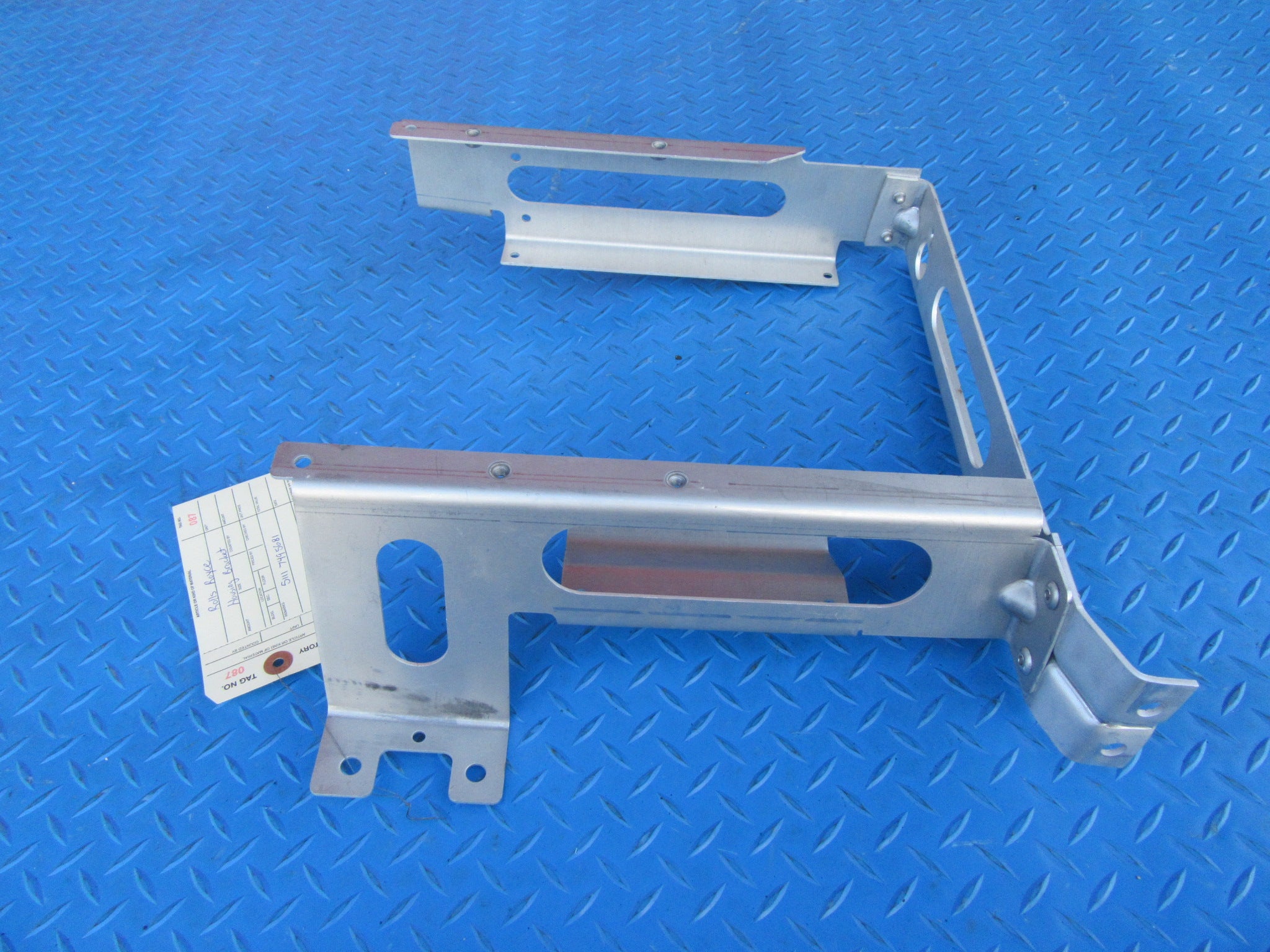 Rolls Royce Cullinan Ghost Phantom left air duct mounting frame #0087