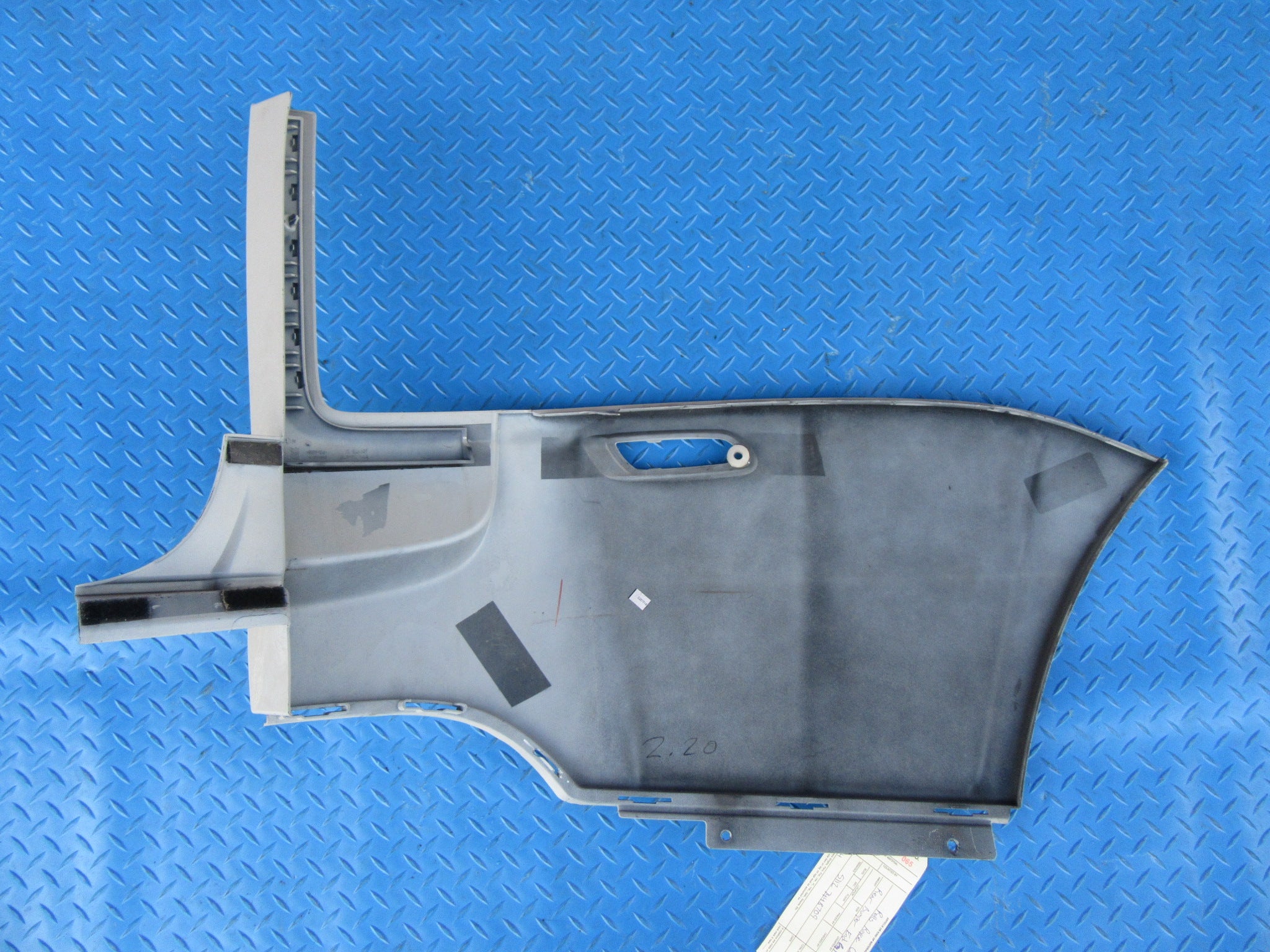 Rolls Royce Cullinan left rear bumper end panel #0065