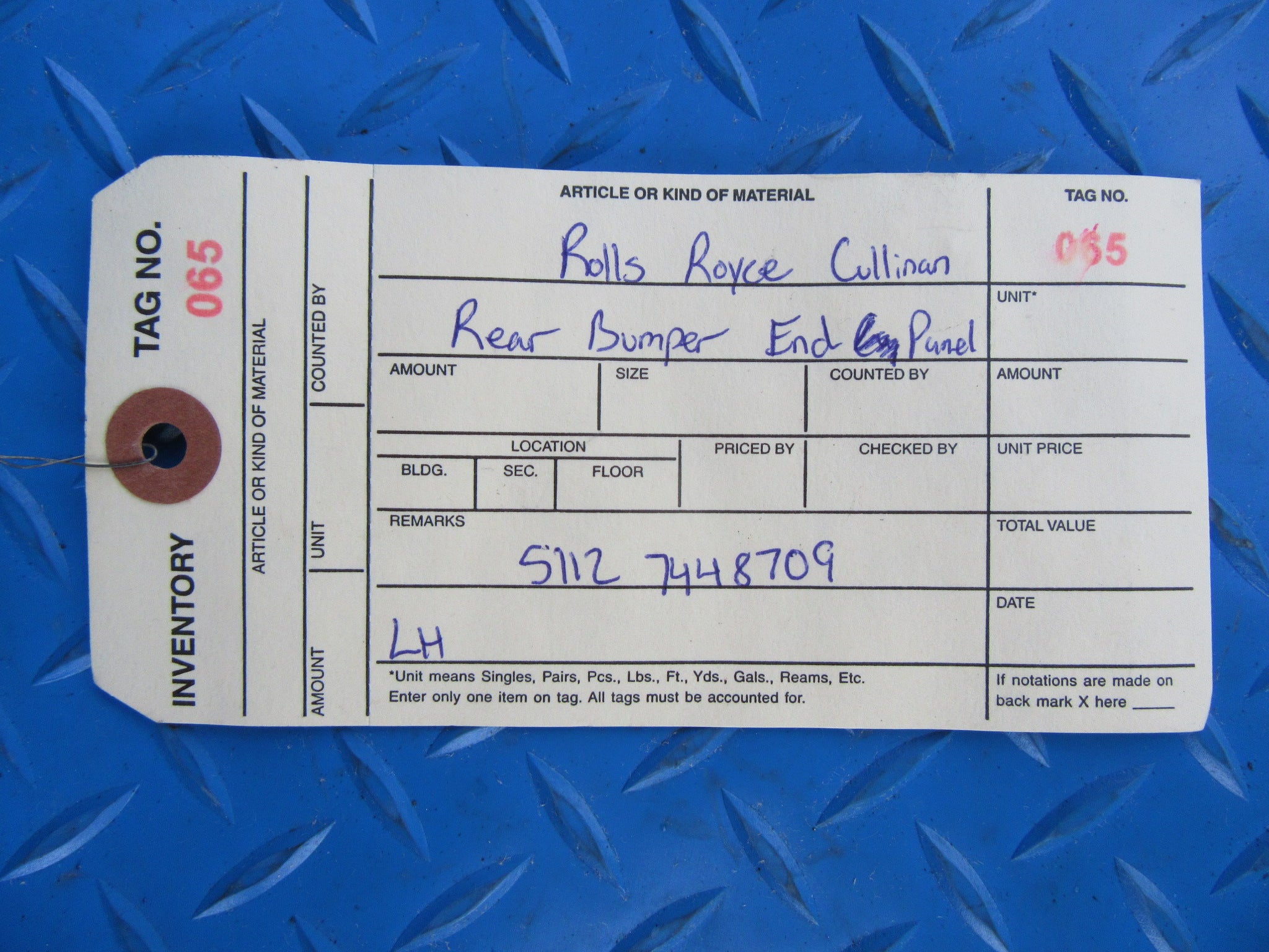 Rolls Royce Cullinan left rear bumper end panel #0065