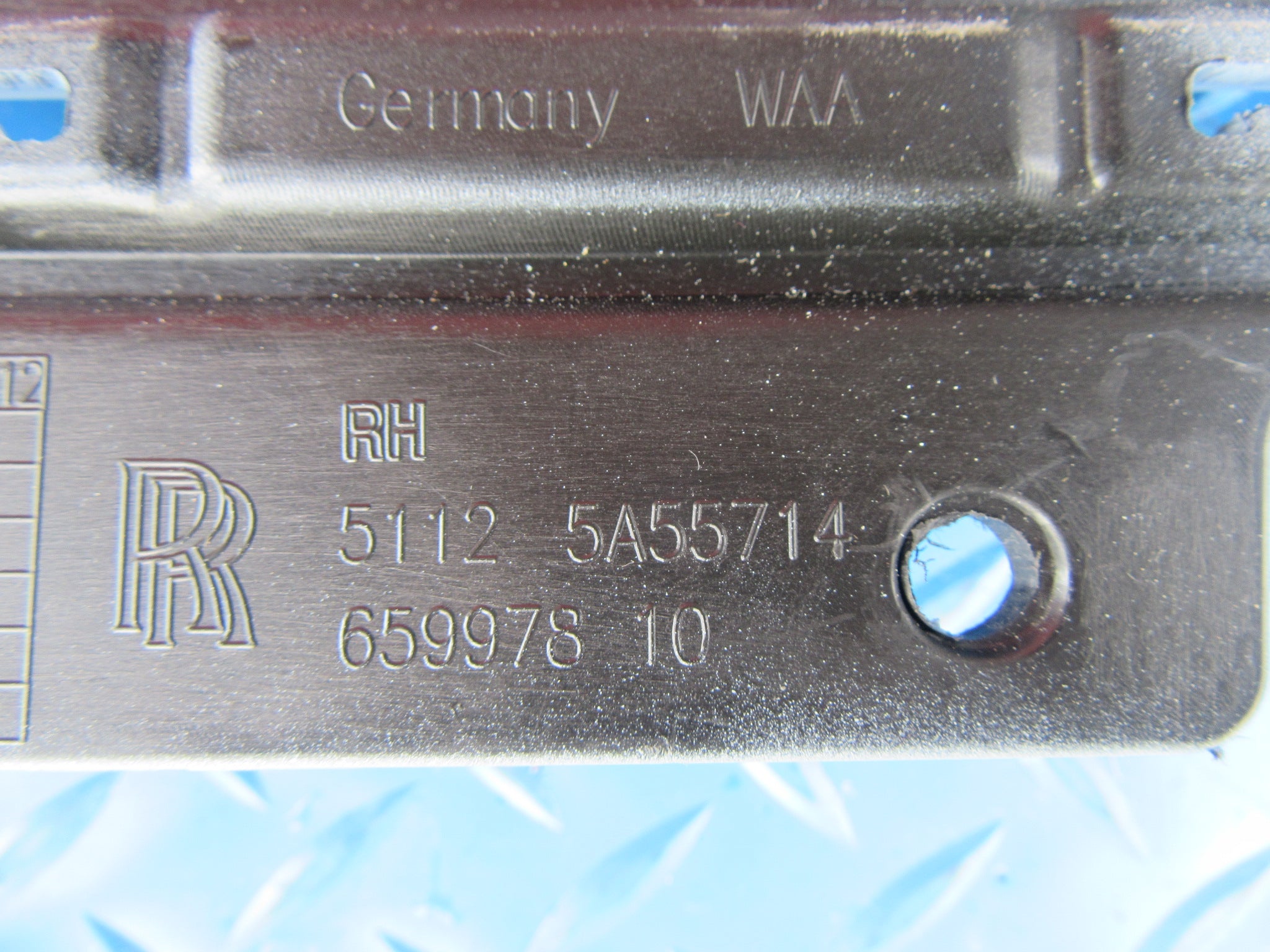 Rolls Royce Cullinan right rear bumper end panel NEW #0064