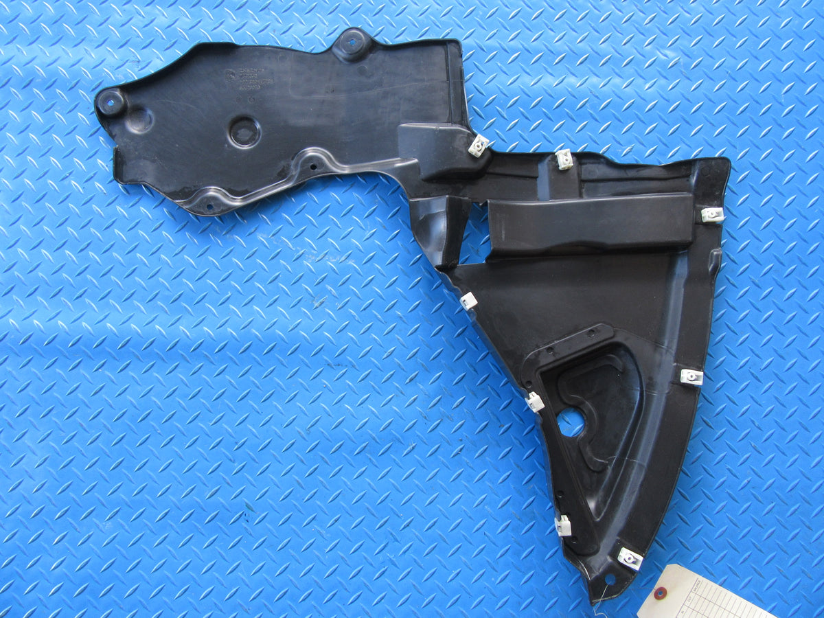 Rolls Royce Cullinan right front fender liner lower panel #0090