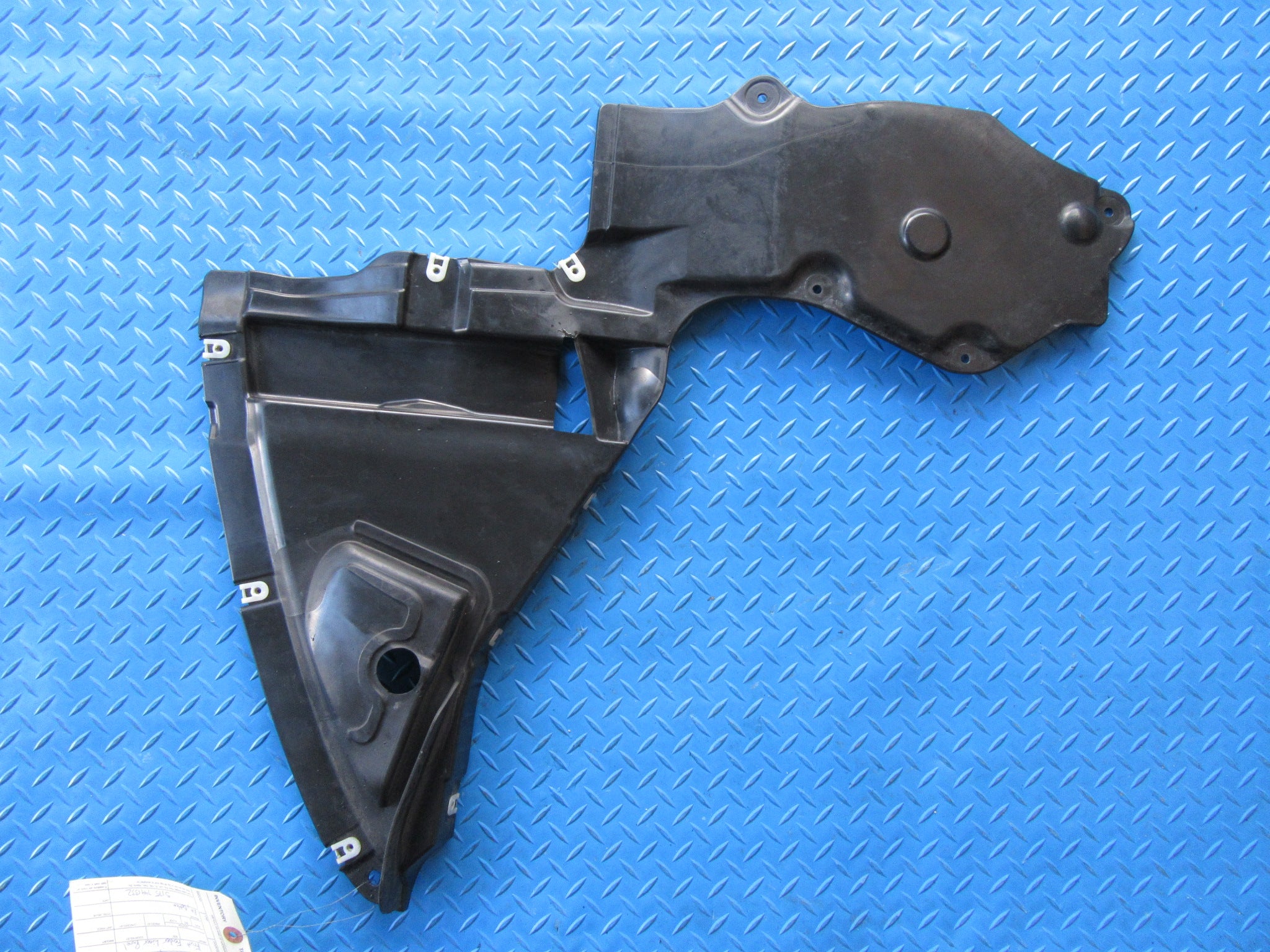 Rolls Royce Cullinan right front fender liner lower panel #0090