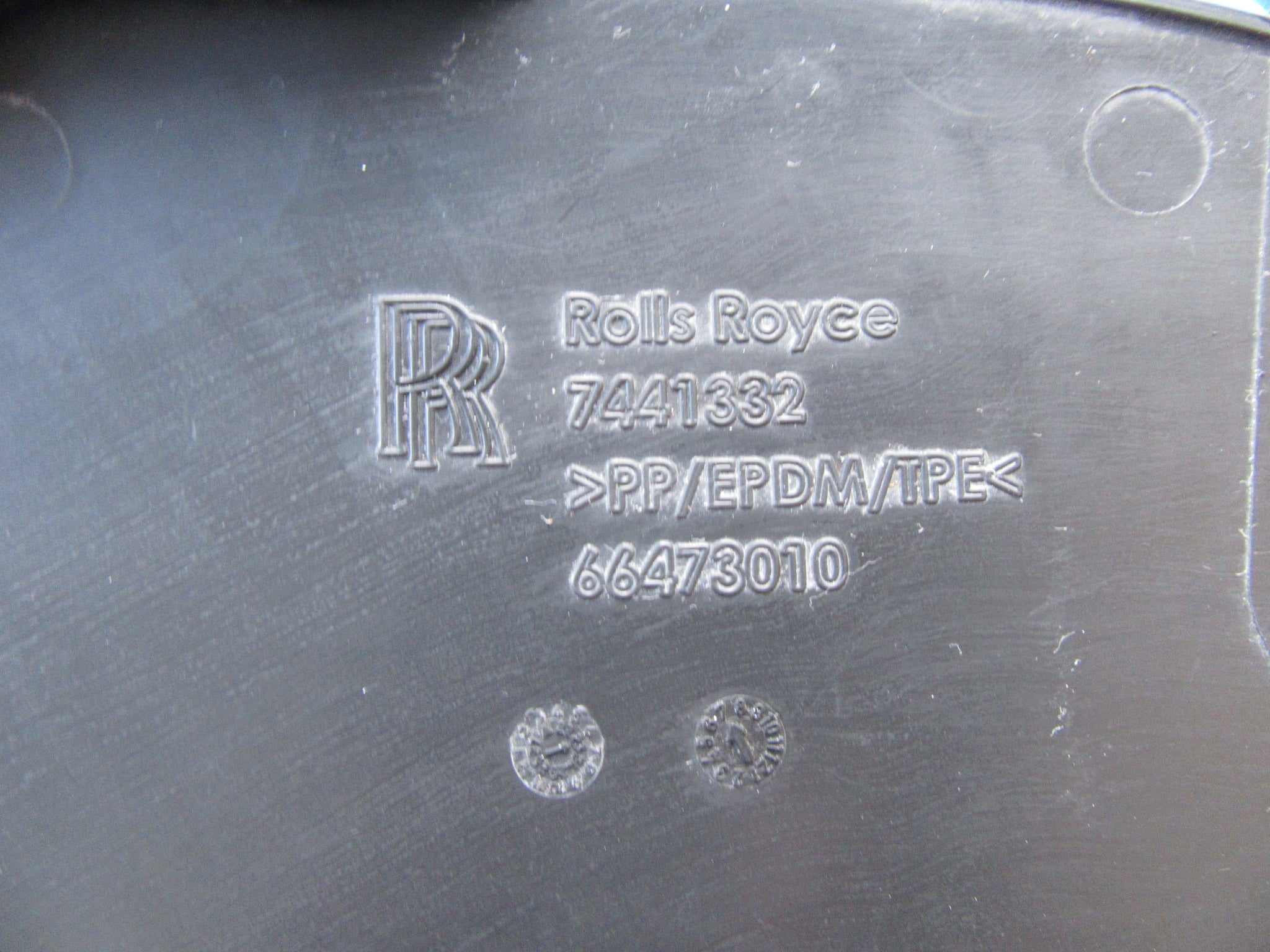 Rolls Royce Cullinan right front fender liner lower panel #0090