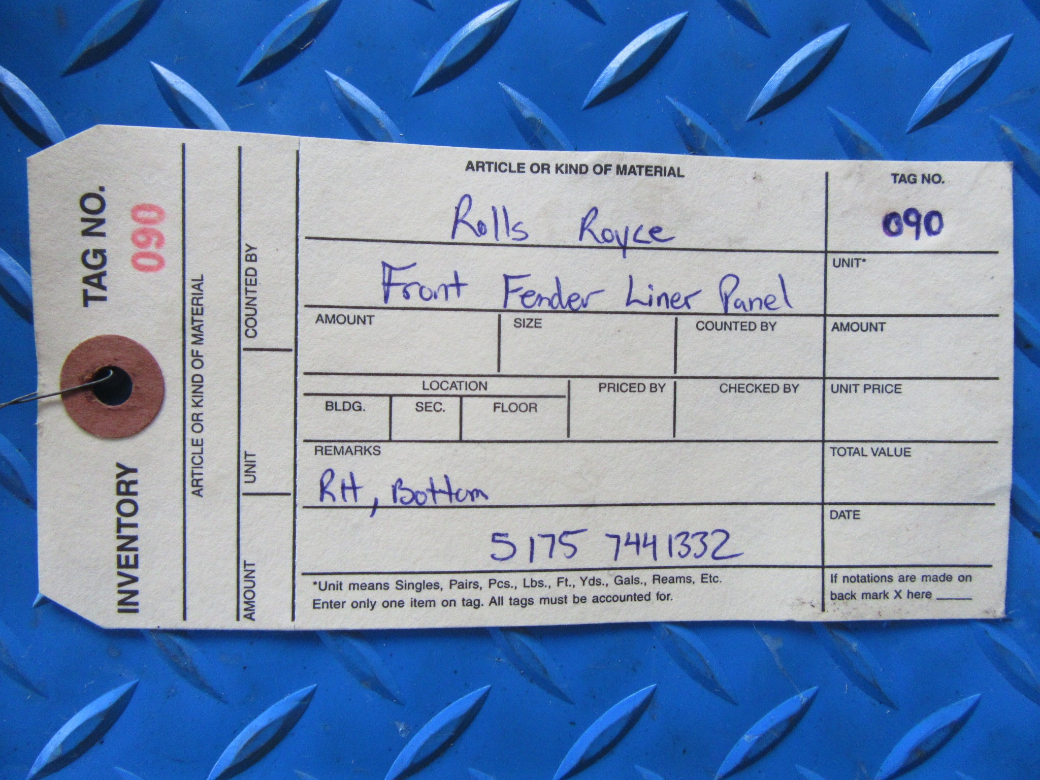 Rolls Royce Cullinan right front fender liner lower panel #0090