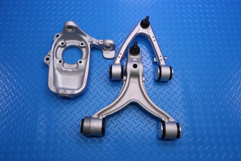 Maserati Quattroporte Granturismo left front suspension control arms spindle #13045
