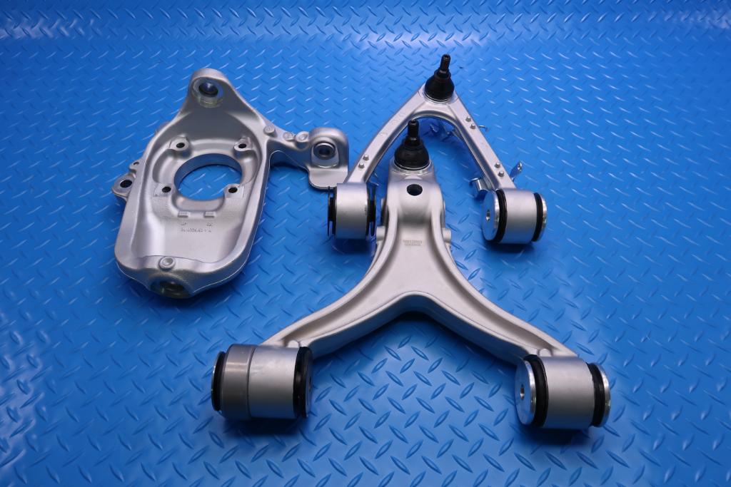 Maserati Quattroporte Granturismo left front suspension control arms spindle #13045