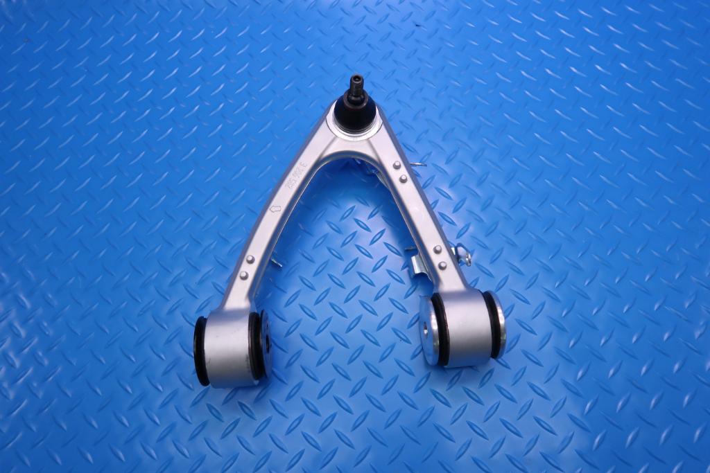 Maserati Quattroporte Granturismo left front suspension control arms spindle #13045