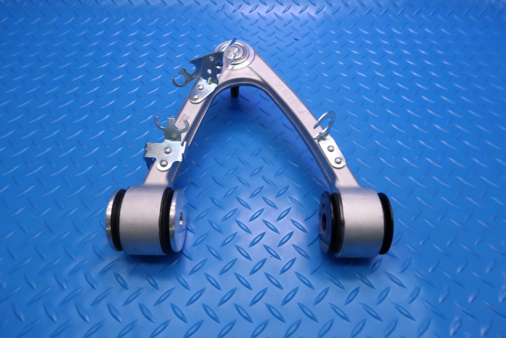 Maserati Quattroporte Granturismo left right suspension control arms spindles #13044