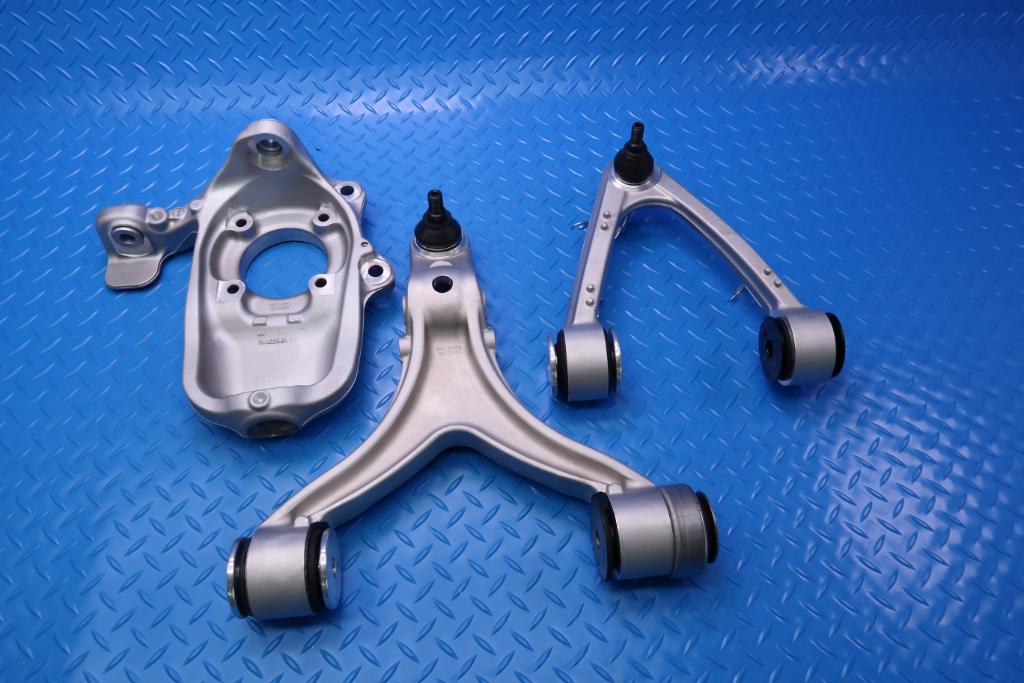 Maserati Quattroporte Granturismo right front suspension control arms spindle #13049