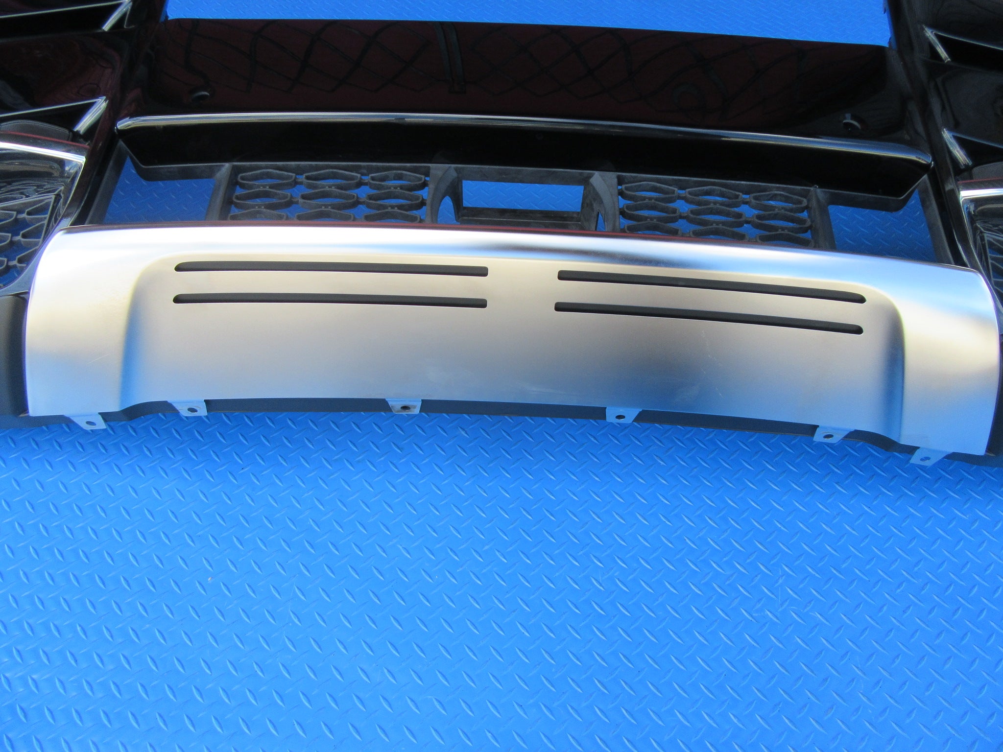 Rolls Royce Cullinan front bumper cover with grilles #4000