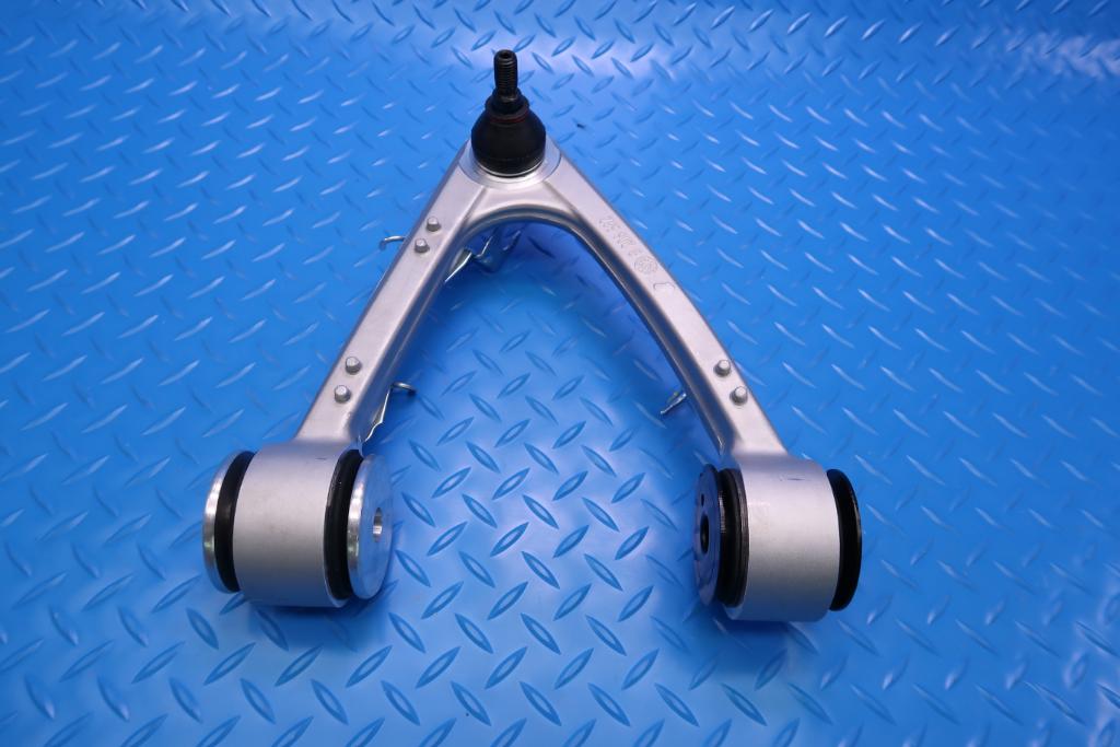 Maserati Quattroporte Granturismo right front suspension control arms spindle #13049