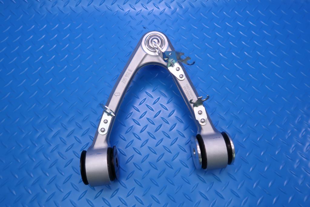 Maserati Quattroporte Granturismo right front upper suspension control arm #13052