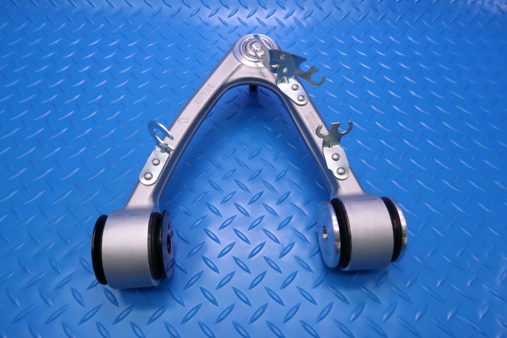 Maserati Quattroporte Granturismo right front upper suspension control arm #13052