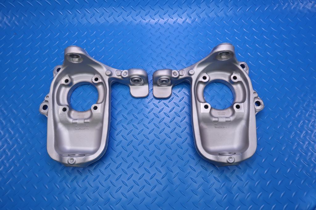 Maserati Quattroporte Granturismo left front suspension spindle knuckle #13053