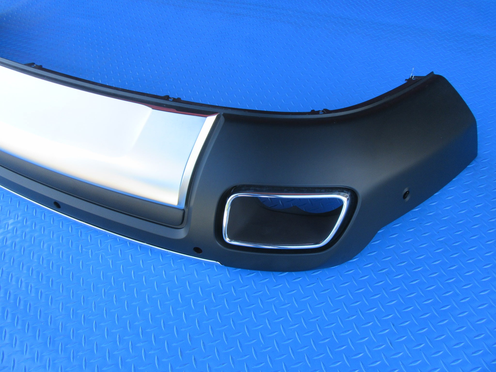 Rolls Royce Cullinan rear bumper cover with plate #4001