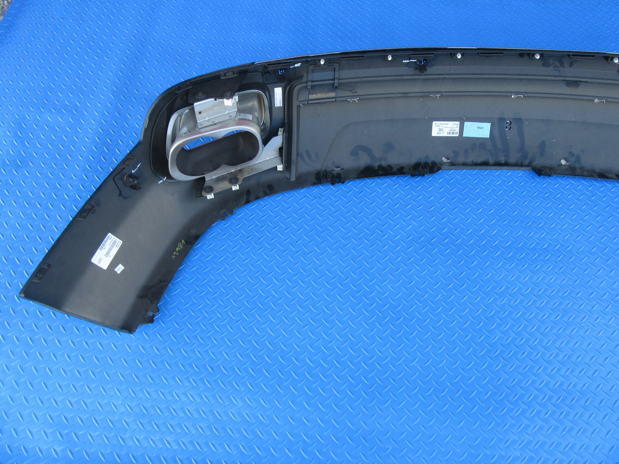 Rolls Royce Cullinan rear bumper cover with plate #4001