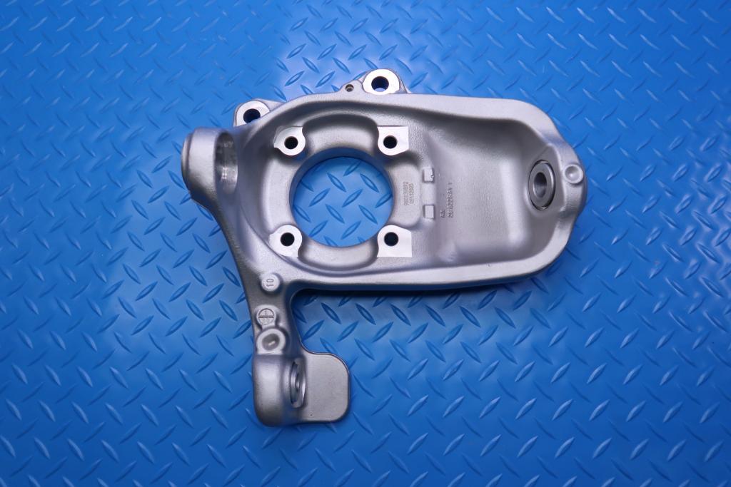 Maserati Quattroporte Granturismo right front suspension spindle knuckle #13055