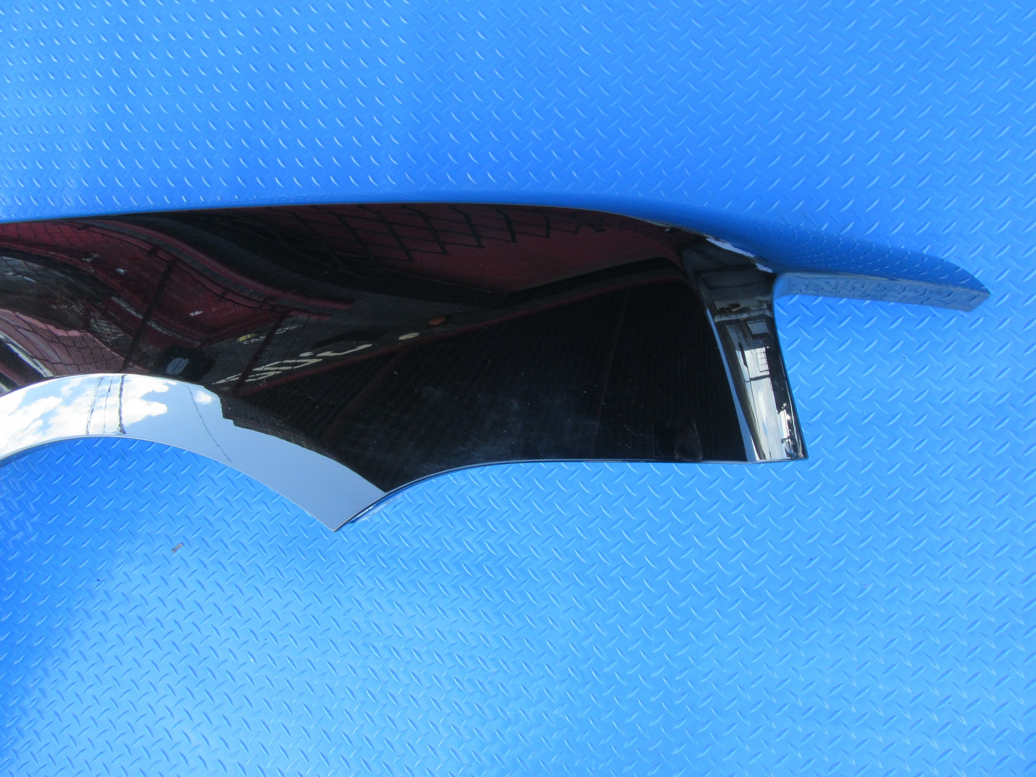Rolls Royce Cullinan right fender #4002