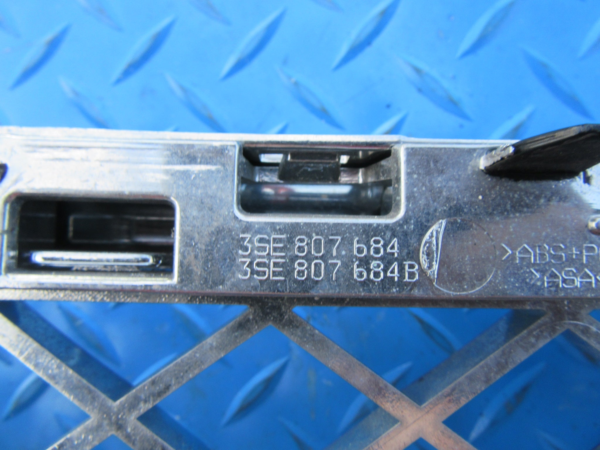 Bentley Continental Flying Spur right front bumper grille #4006
