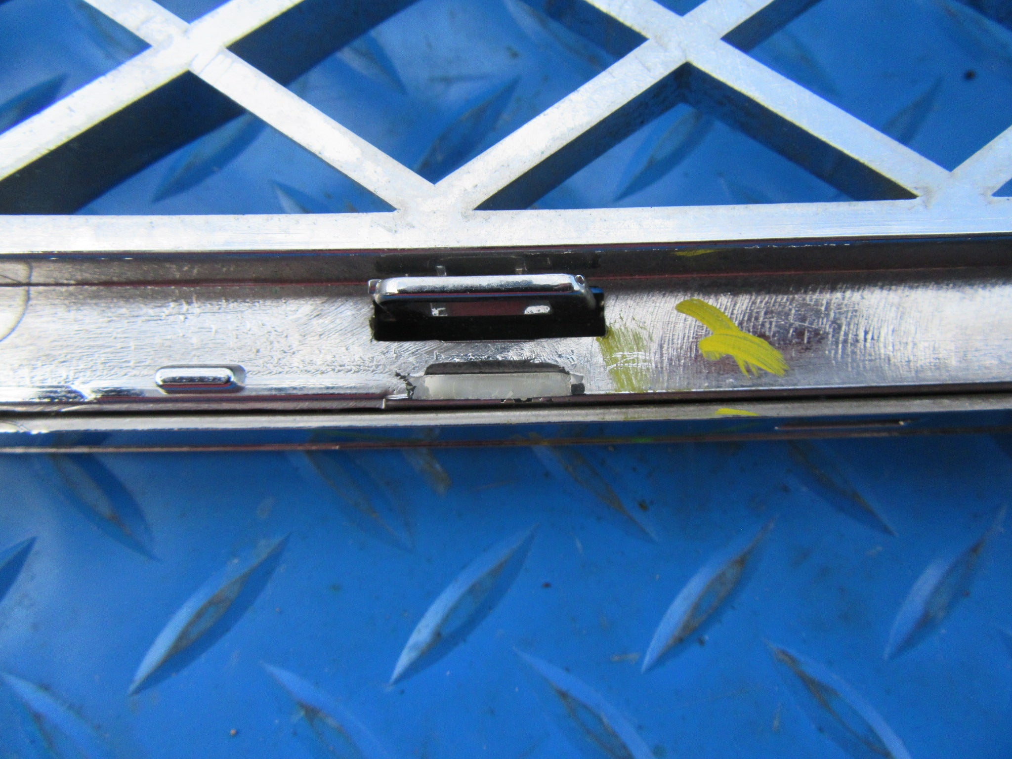 Bentley Continental Flying Spur left front bumper grille #4005