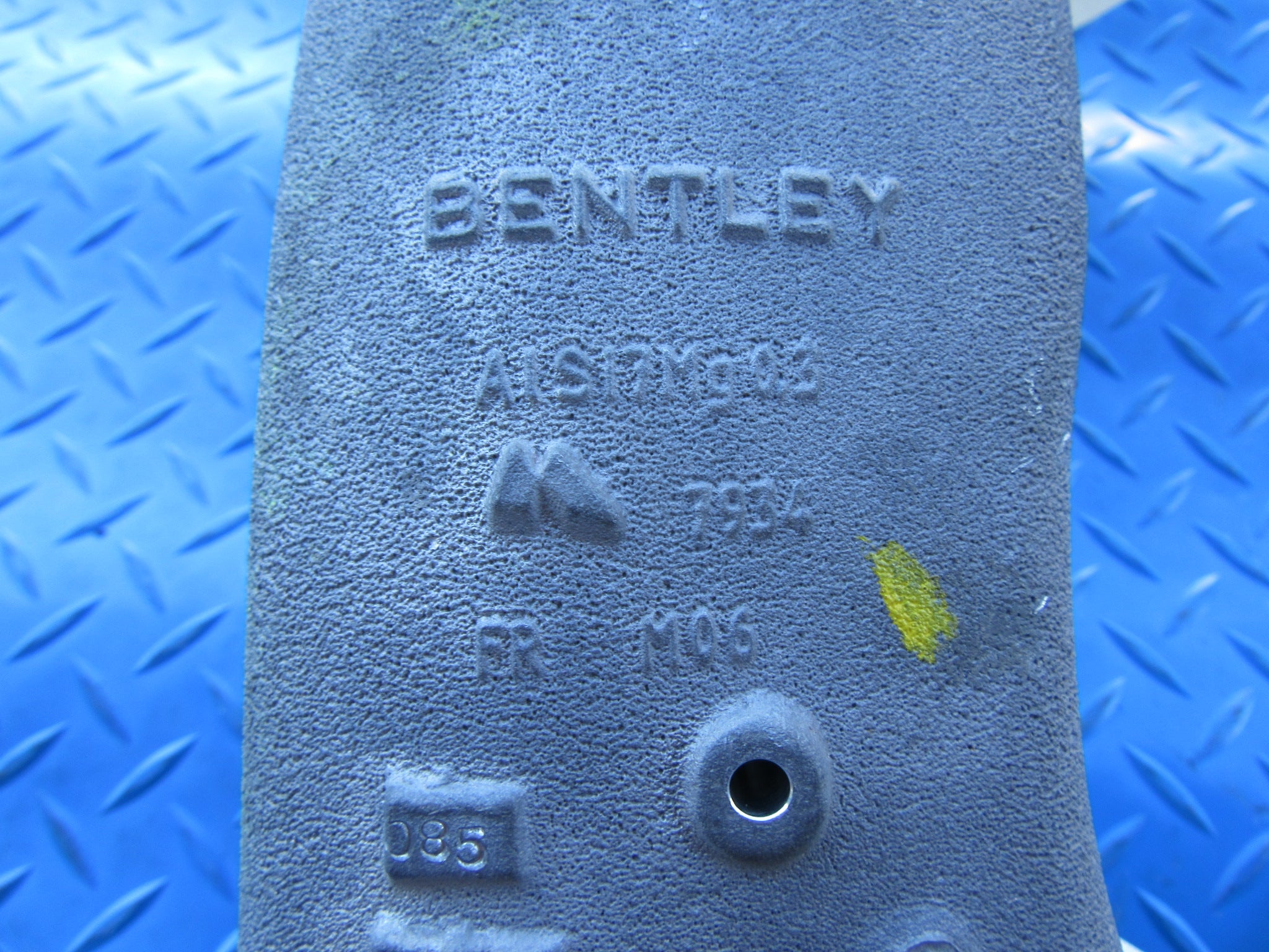 Bentley Continental Supersports right front bare spindle knuckle NEW OEM #4026