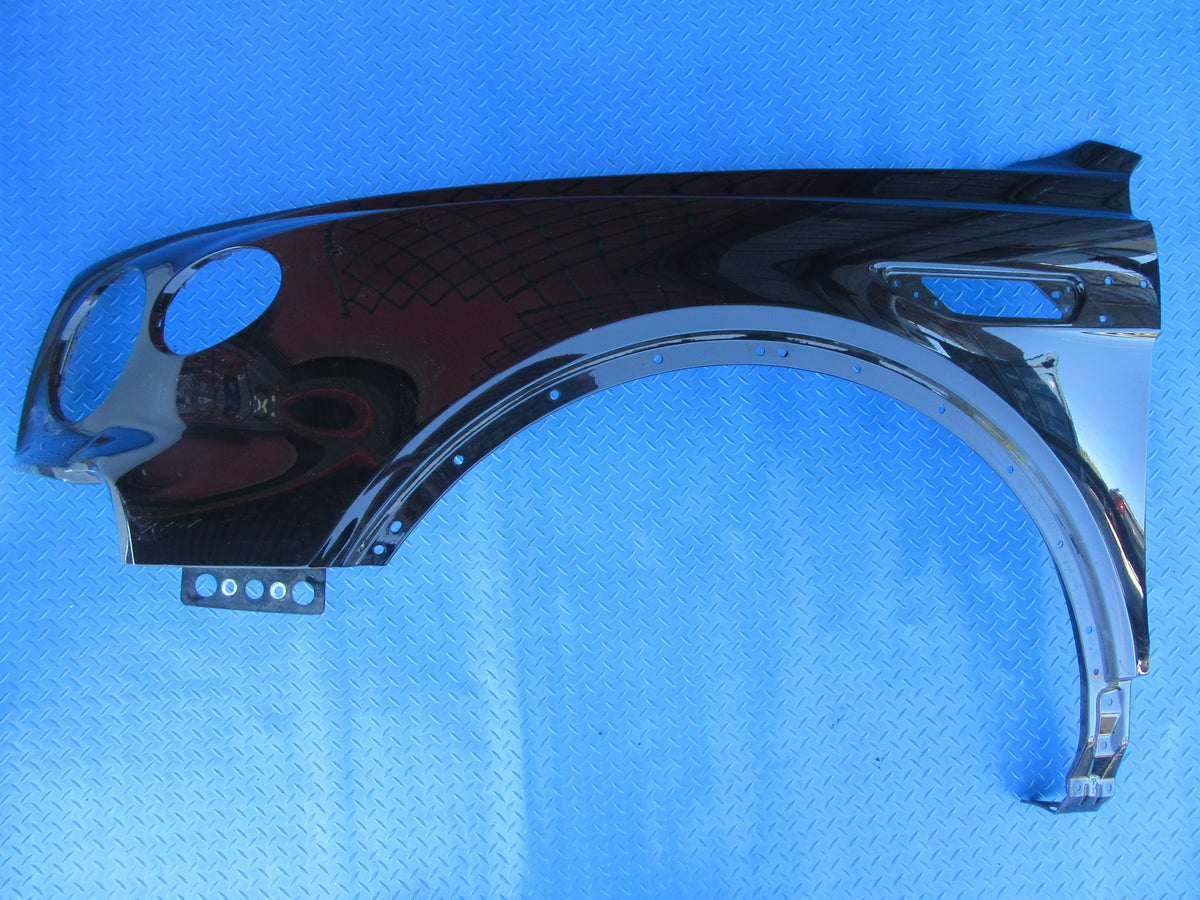 Bentley Bentayga left fender #4021