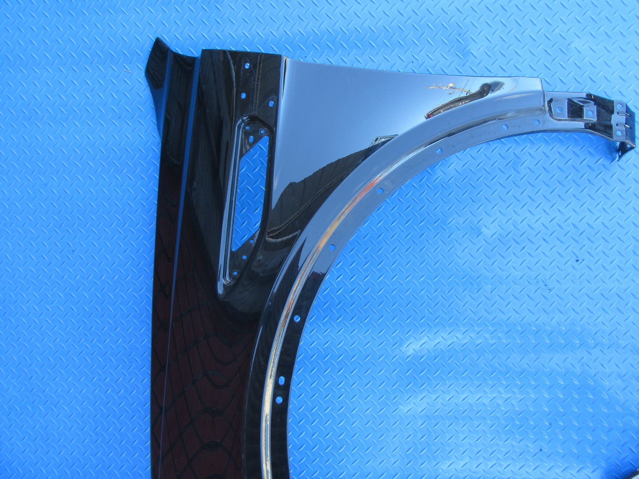Bentley Bentayga left fender #4021