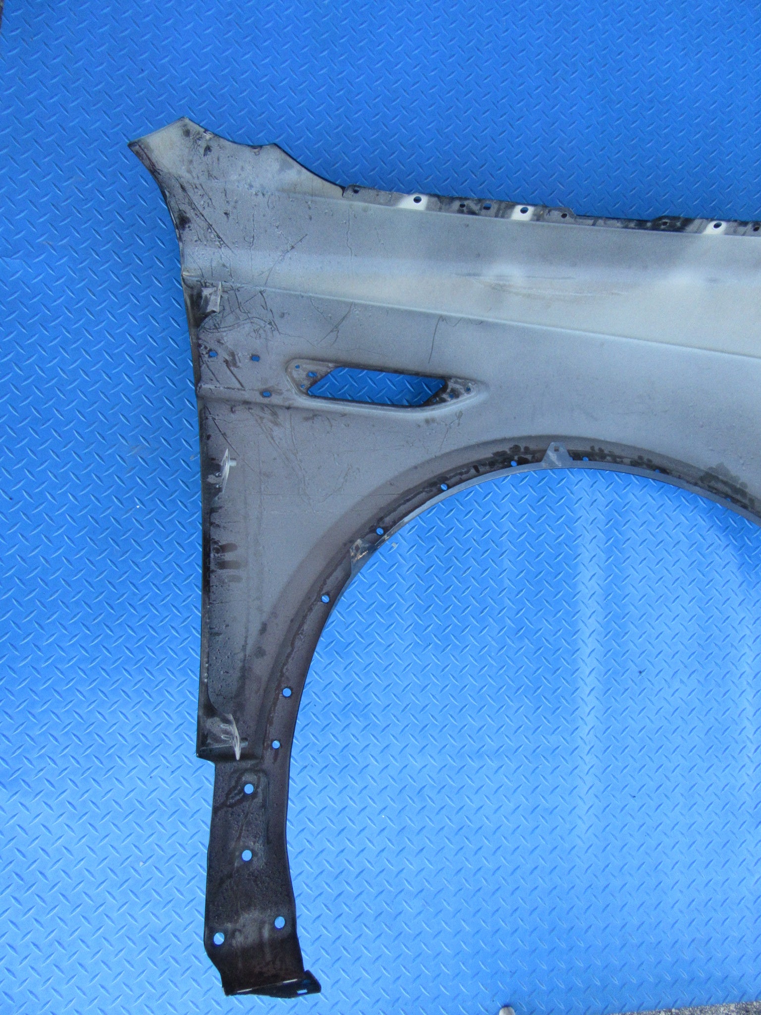 Bentley Bentayga left fender #4021