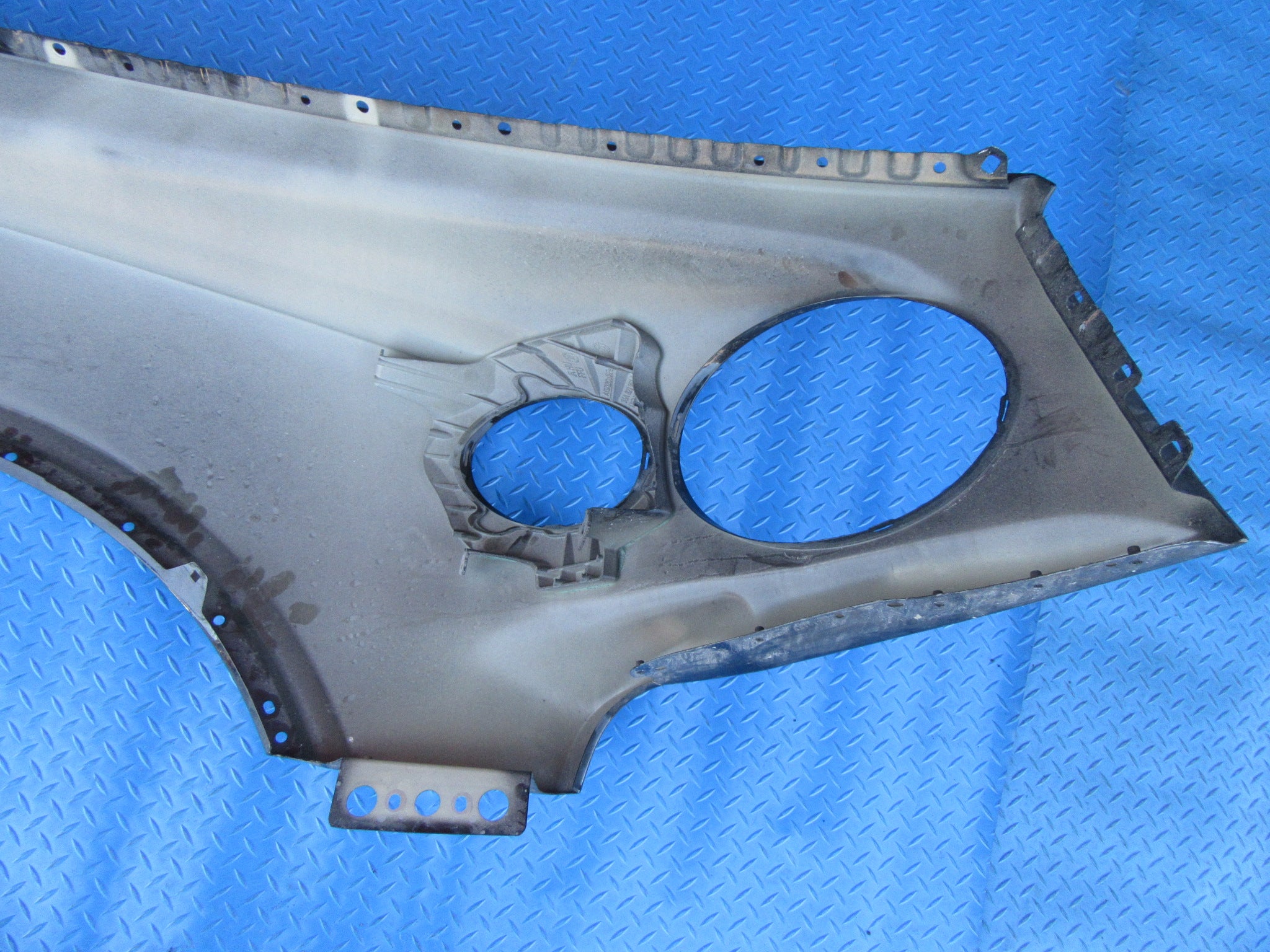 Bentley Bentayga left fender #4021